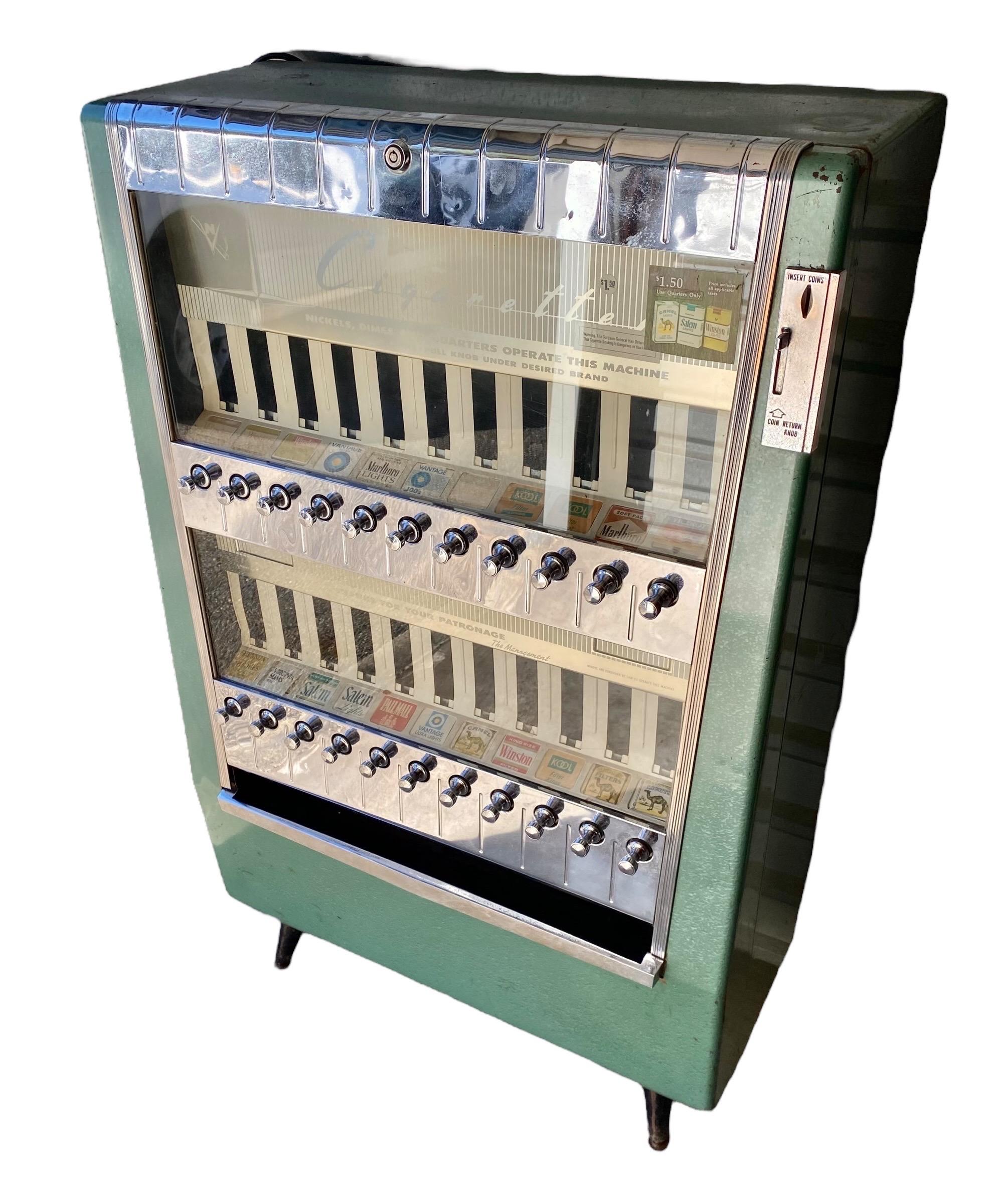 Máquina de cigarrillos moderna de mediados de siglo 1963 en venta 3