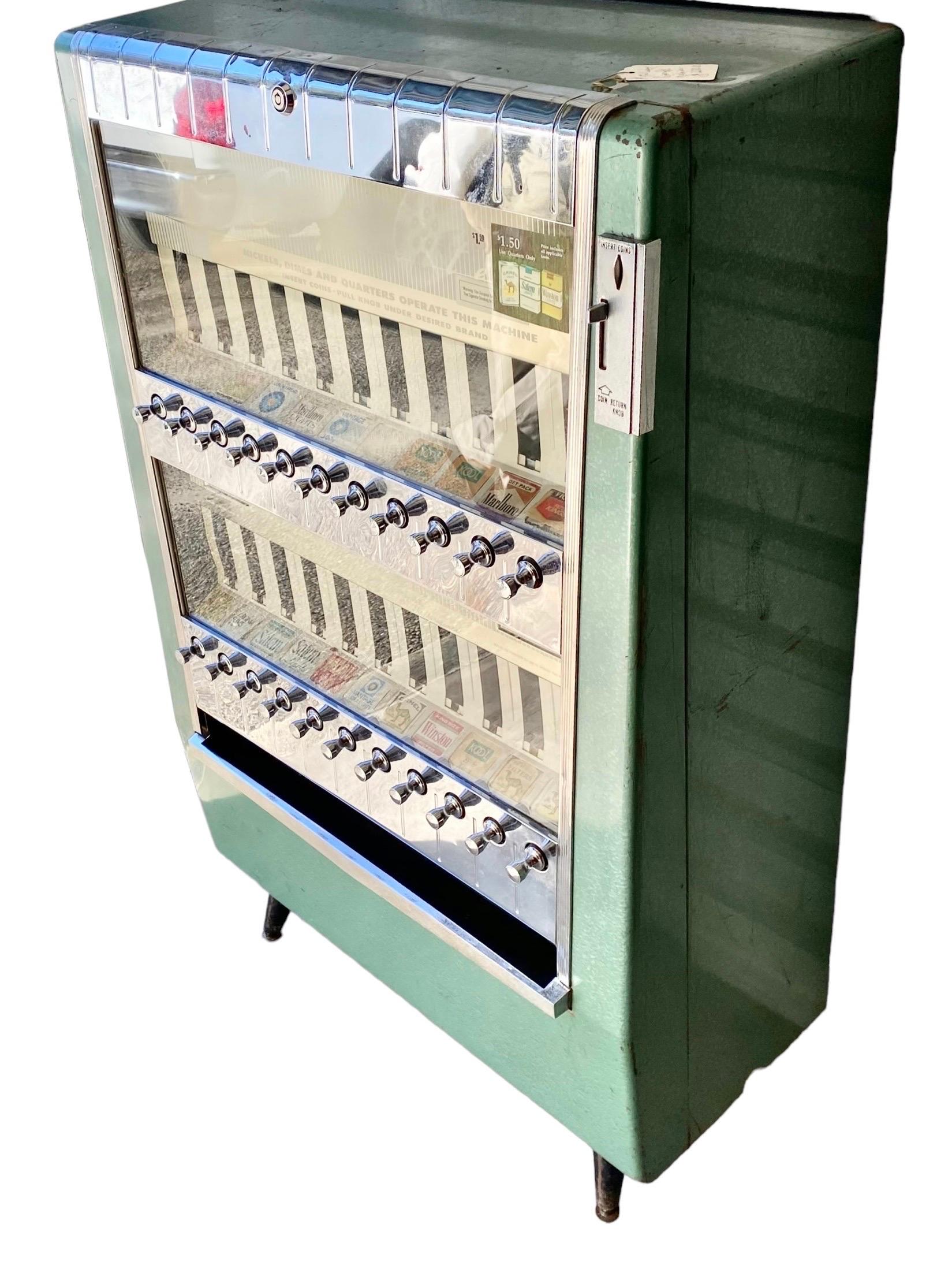 Máquina de cigarrillos moderna de mediados de siglo 1963 Metal en venta