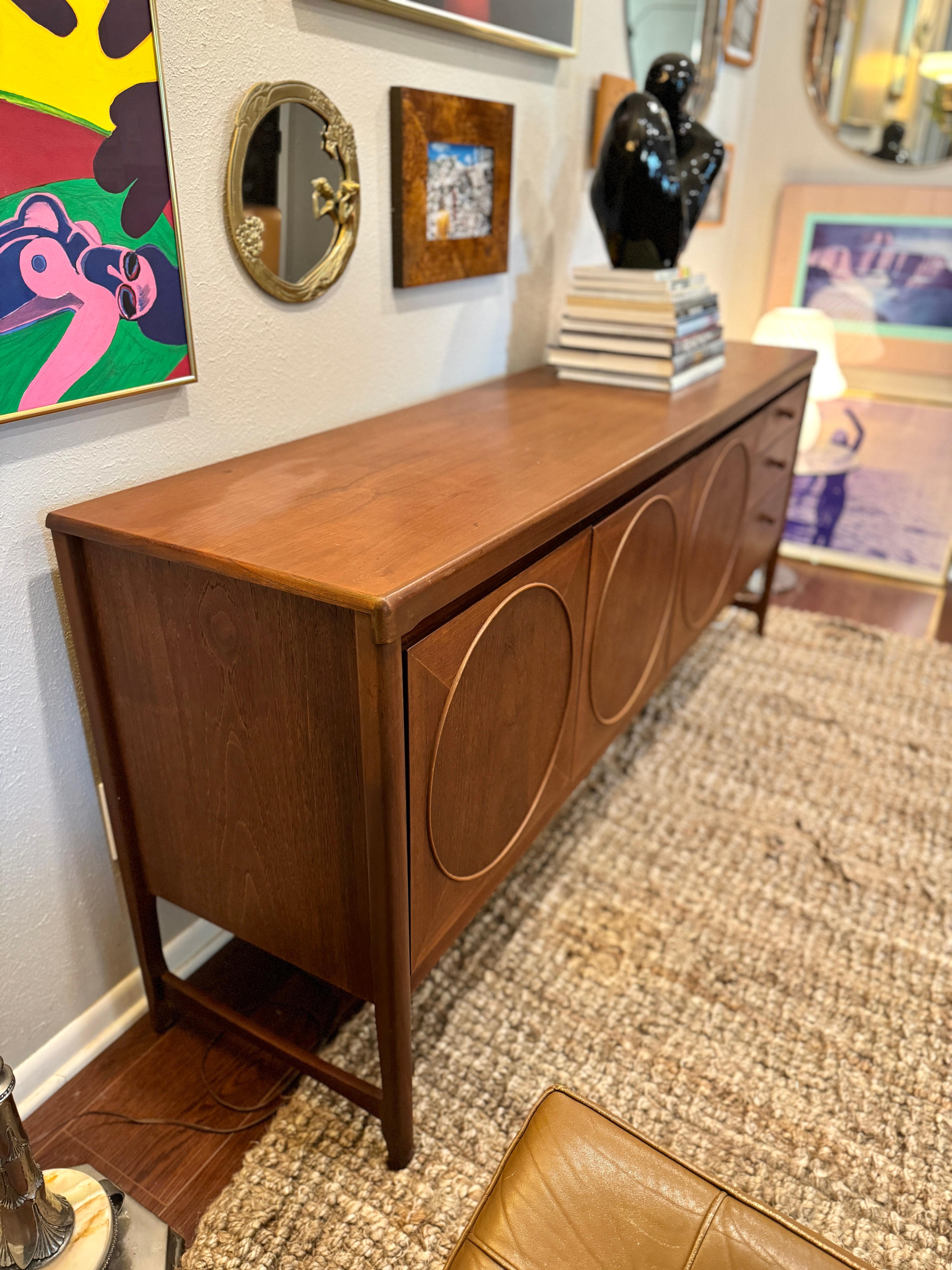 Mid century modern circles teak sideboard by Nathan Furniture, circa 1960s For Sale 5