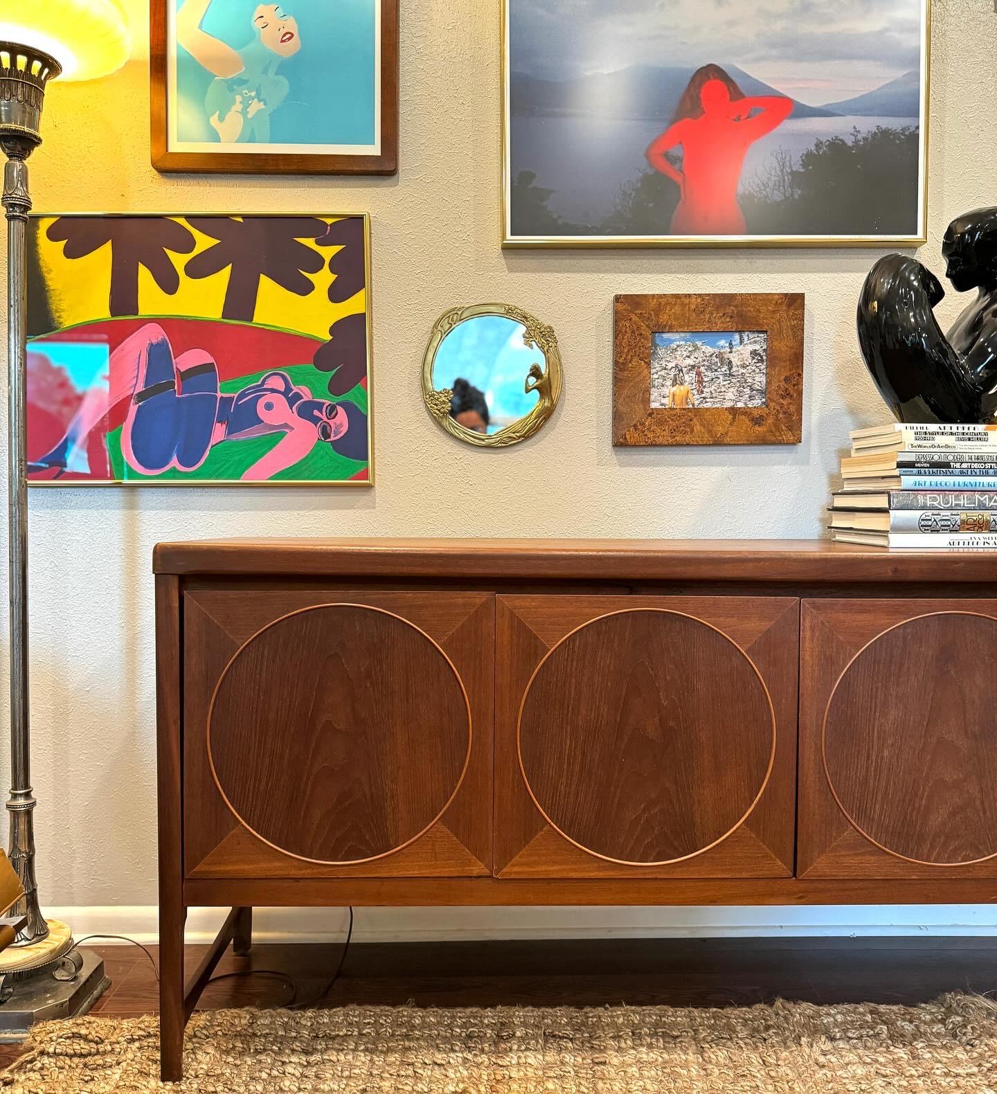 Mid century modern circles teak sideboard by Nathan Furniture, circa 1960s In Good Condition For Sale In Houston, TX