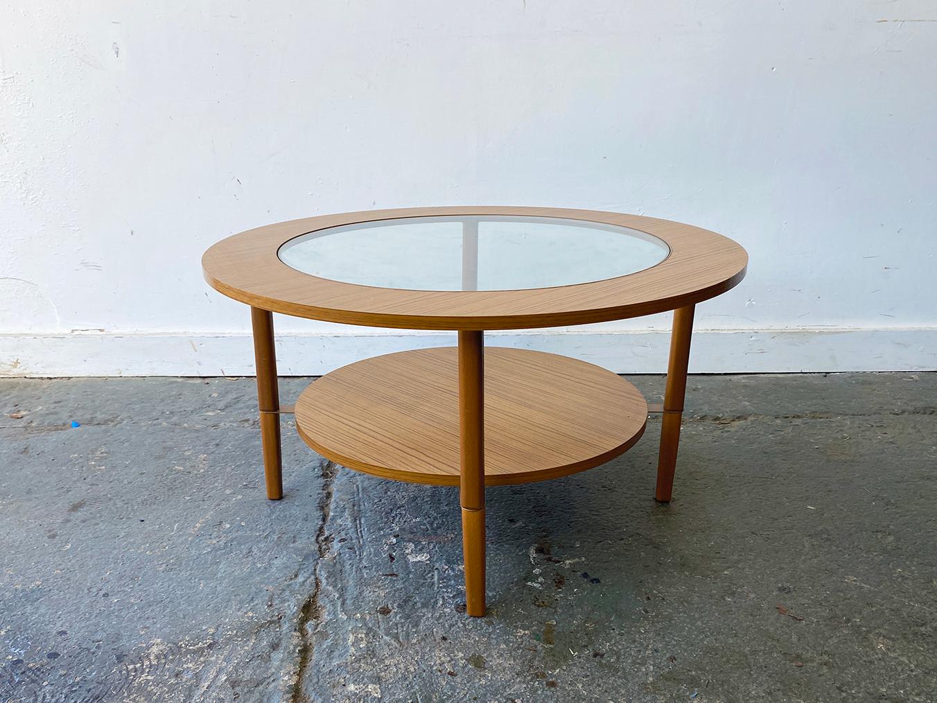 Mid-Century Modern circular coffee table by Schreiber In Excellent Condition For Sale In London, GB