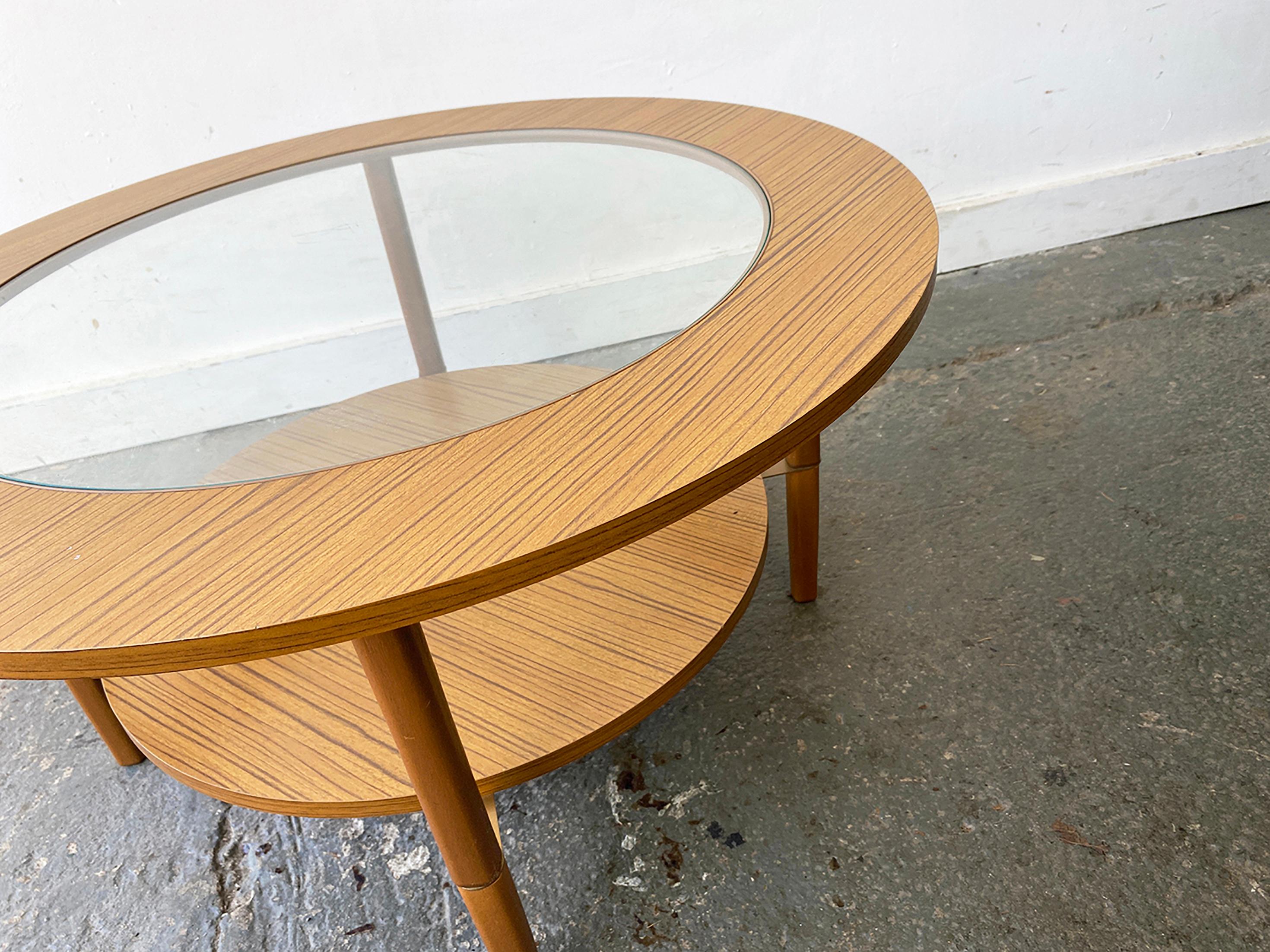 Mid-Century Modern circular coffee table by Schreiber For Sale 3