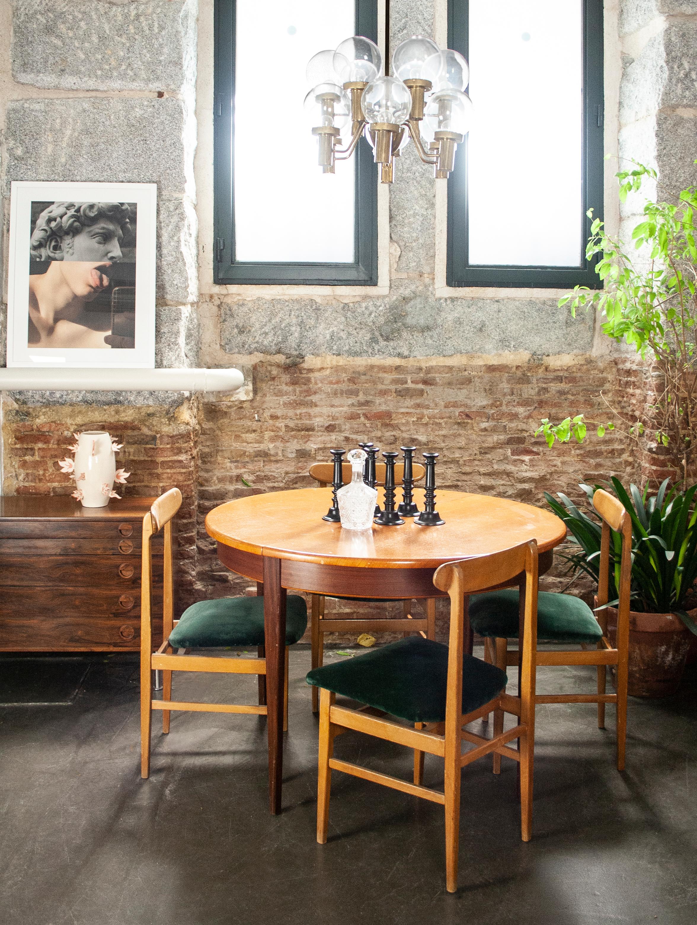 Mid-Century Modern Circular Italian  Extendable Teak Dining Table, 1950 For Sale 1