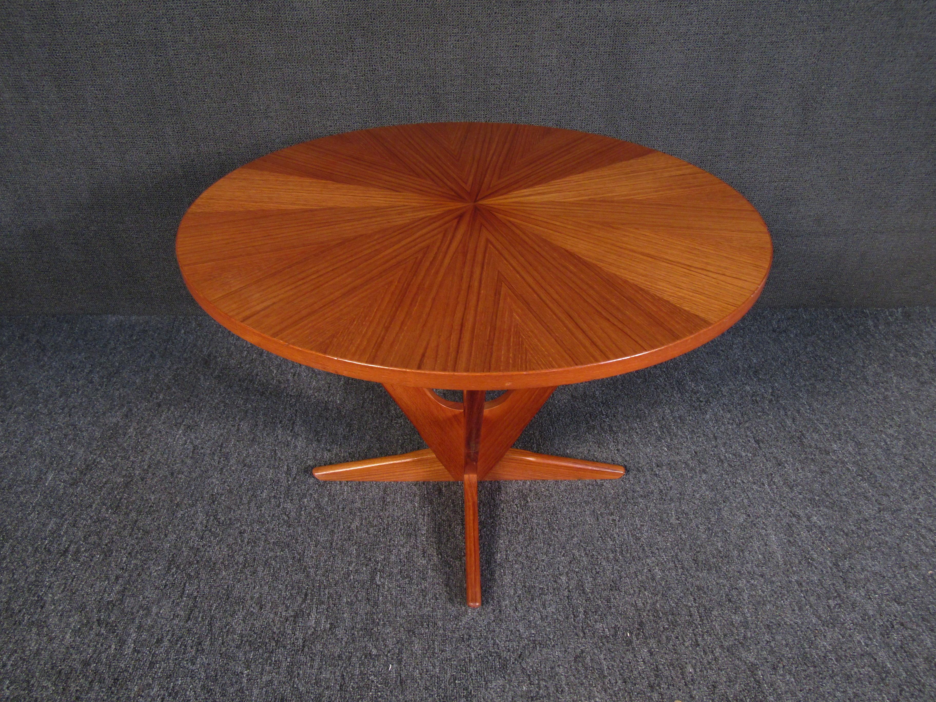 With a unique woodgrain pattern on the table's top surface, this Mid-Century Modern side table is a versatile and stylish piece for any room. A sculpted base adds to the table's eye-catching and minimal design. Please confirm item location with