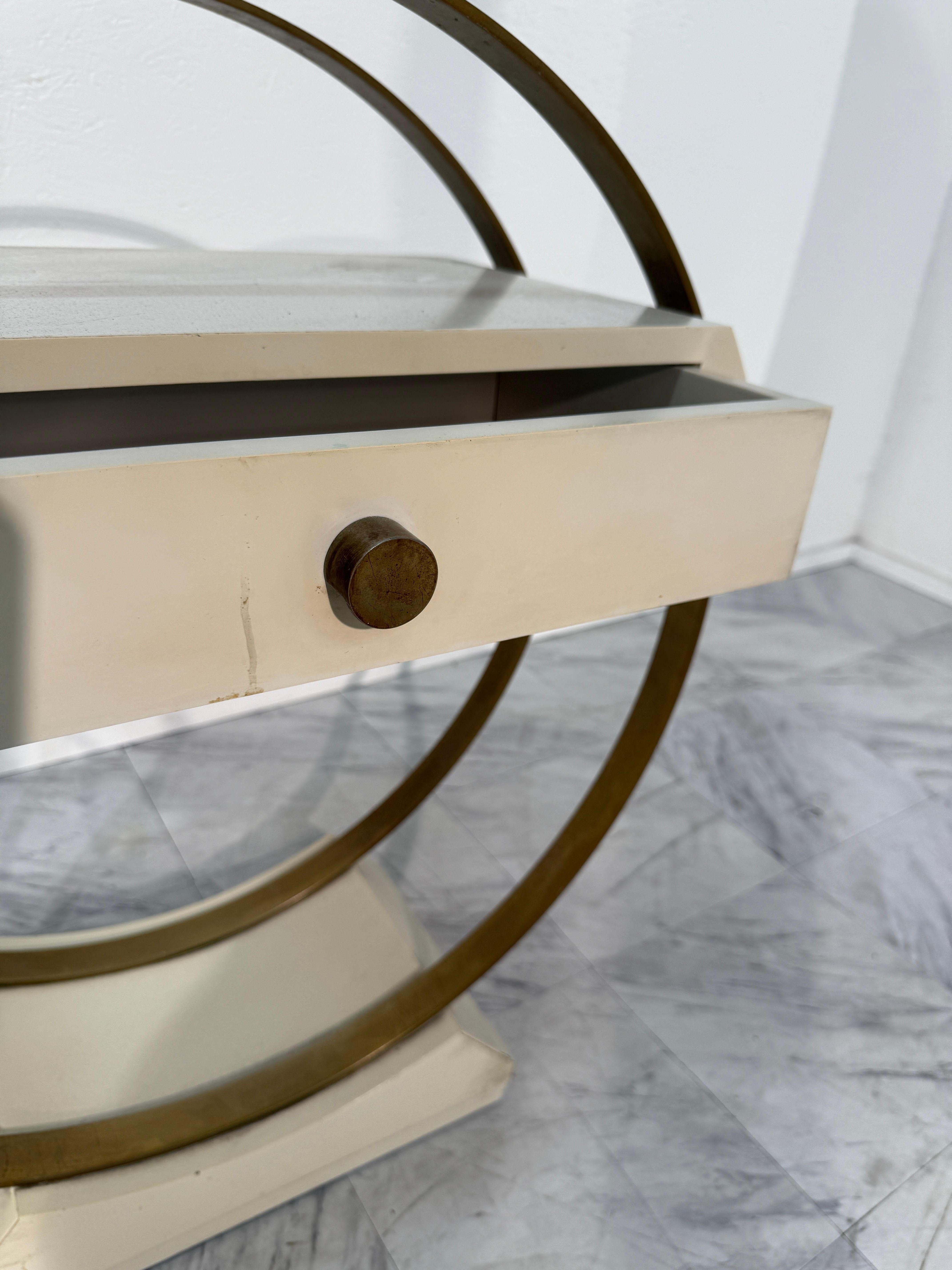 Metà XX secolo Tavolino circolare moderno di metà secolo con cassetto in vendita