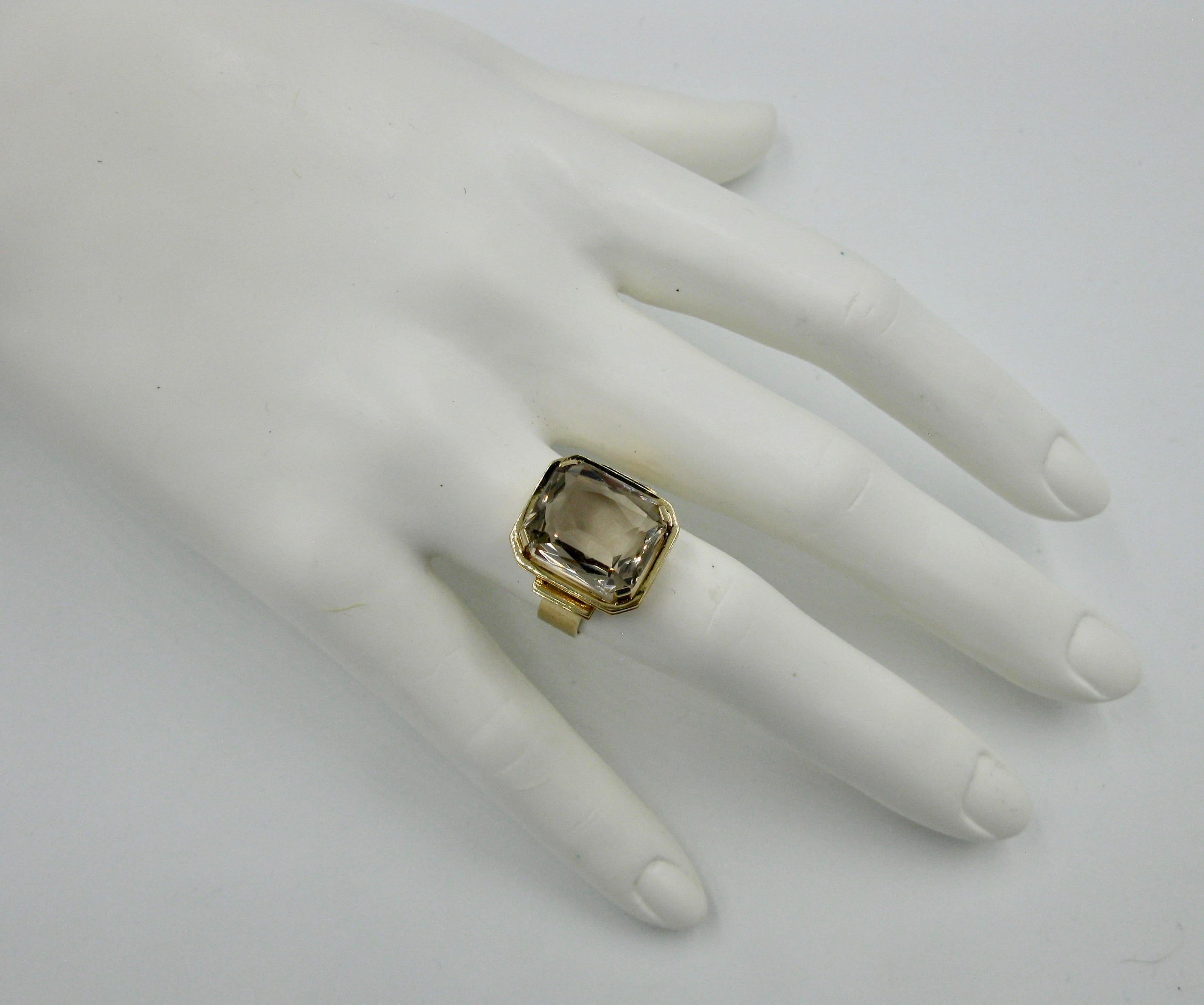 Mid-Century Modern Citrine Ring Finland 14 Karat Gold 1960 Scandinavian Design In Good Condition In New York, NY