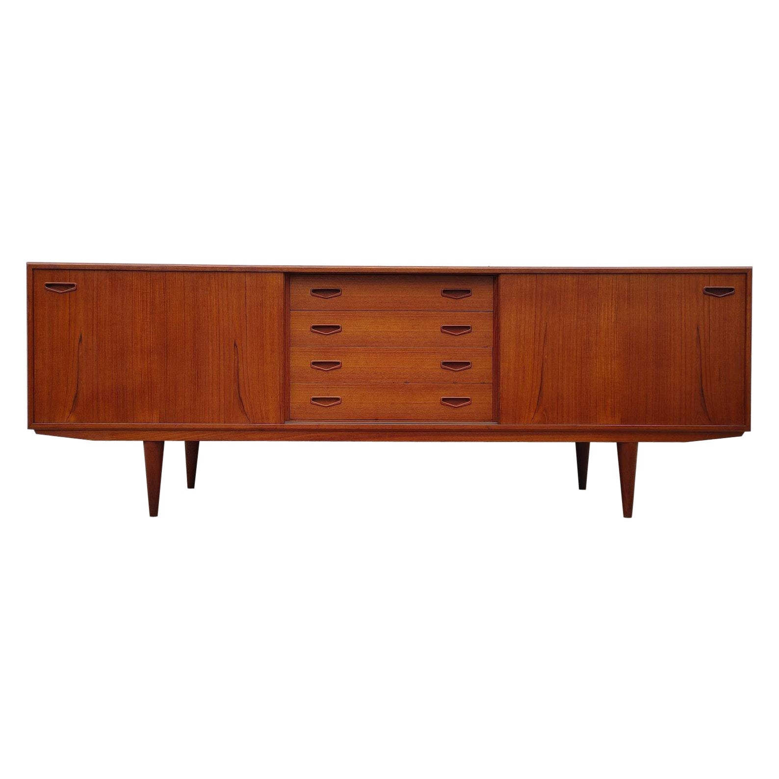 Credenza de teca Clausen and Son de mediados del siglo XX