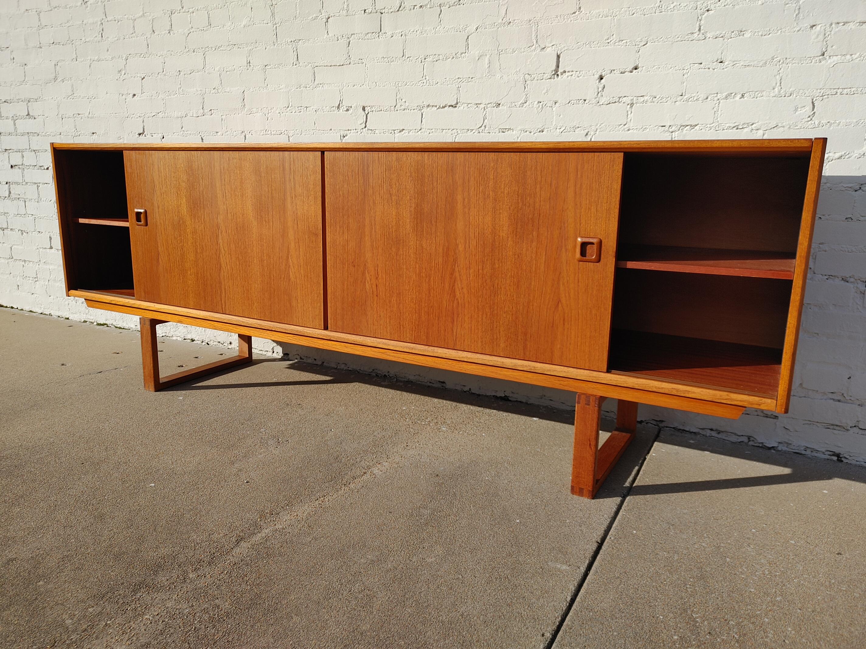 Mid Century Modern Clausen & Son Teak Sideboard In Good Condition For Sale In Tulsa, OK