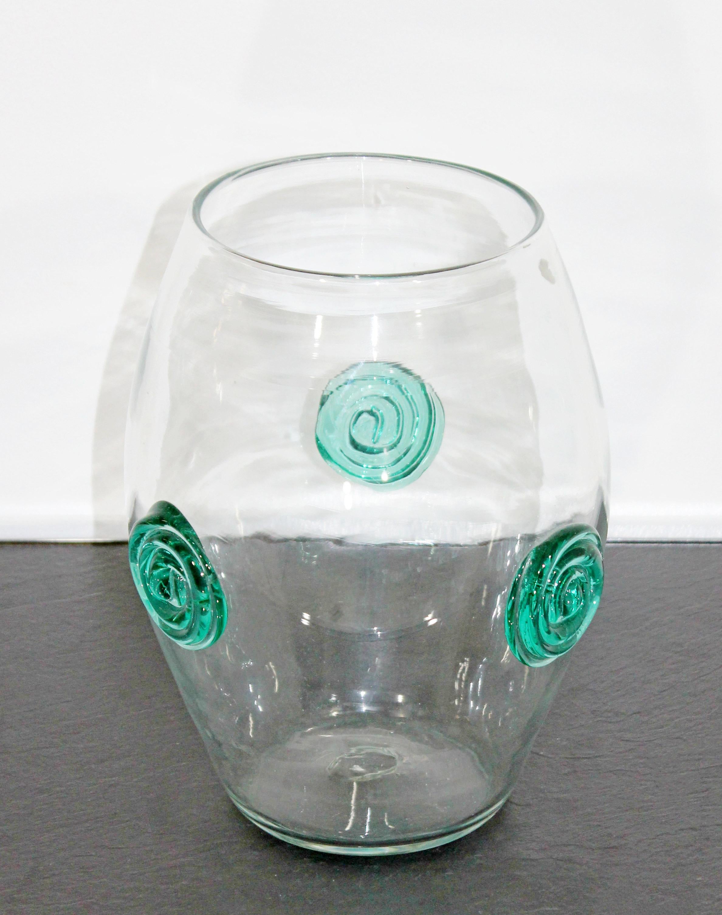 For your consideration is a beautiful, clear Blenko glass vase, with applied green glass flower circles. In excellent condition. The dimensions are 7