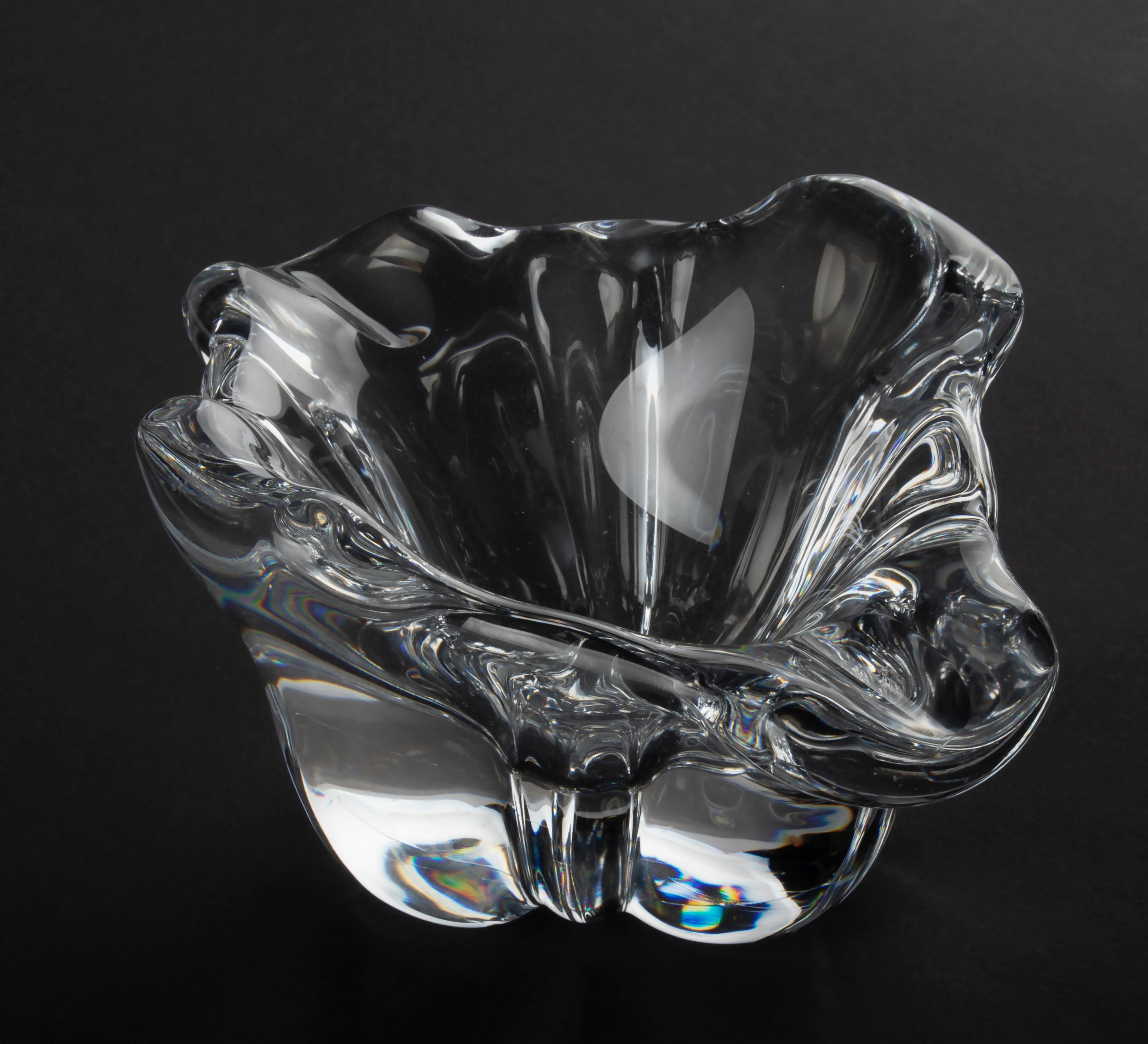 Hand-Crafted Mid-Century Modern Clear Crystal Bowl Signed Val Saint Lambert For Sale