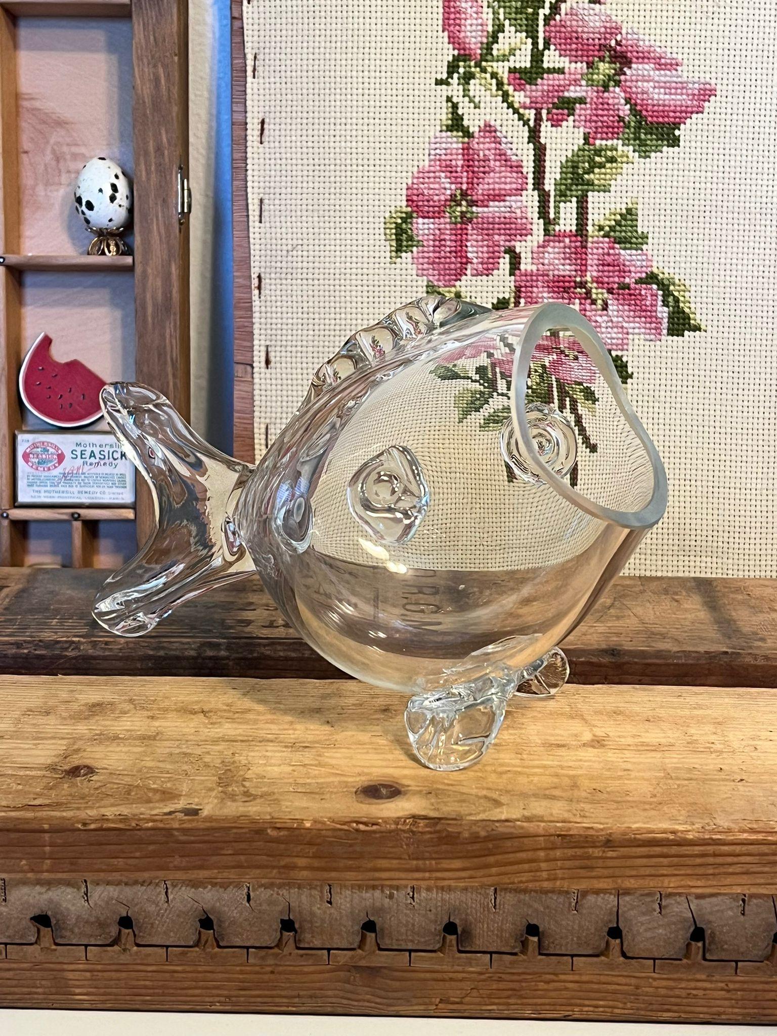 Fin du 20e siècle Décor de vase à poisson transparent The Moderns Modern. en vente