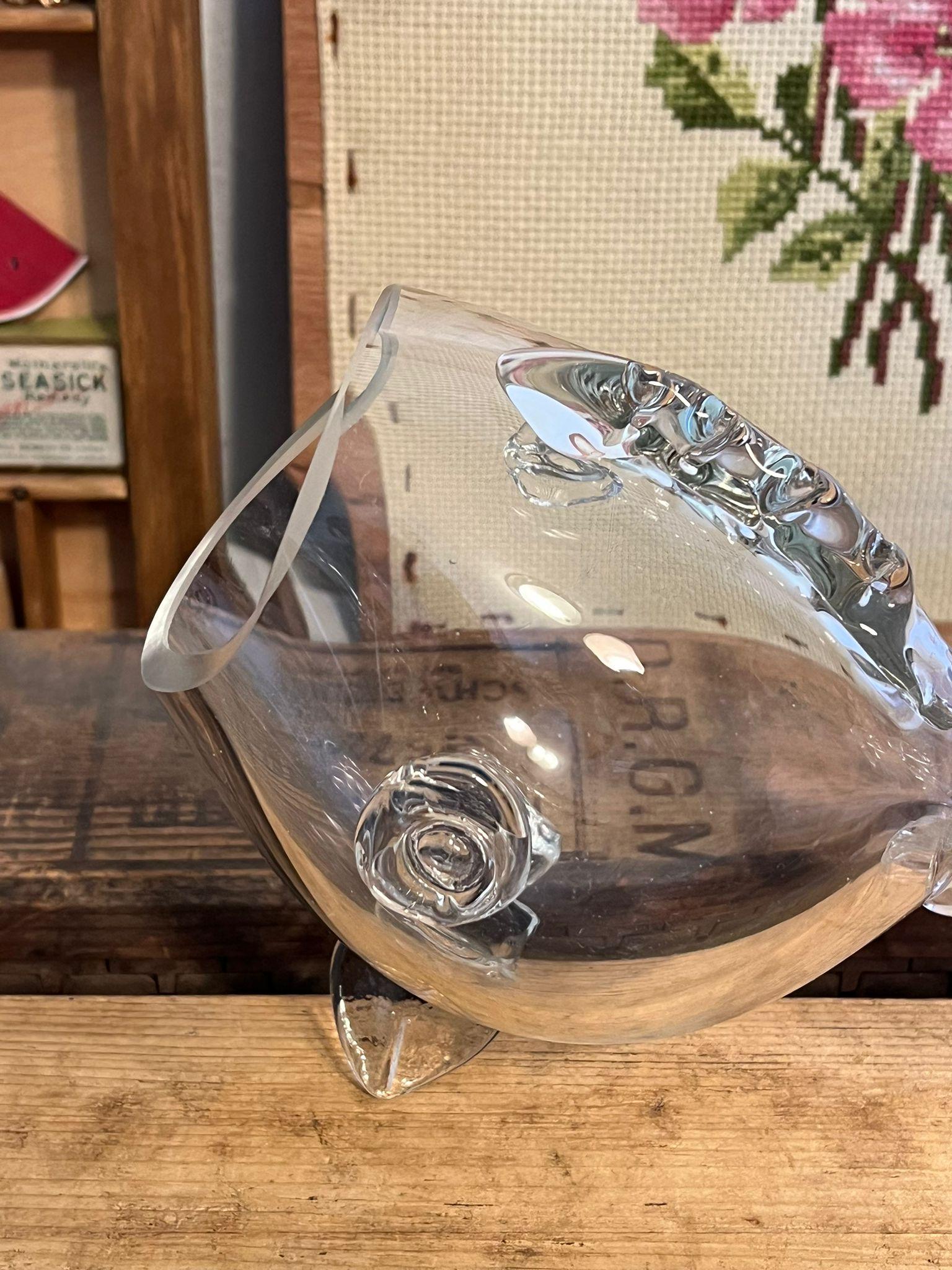 Verre Décor de vase à poisson transparent The Moderns Modern. en vente