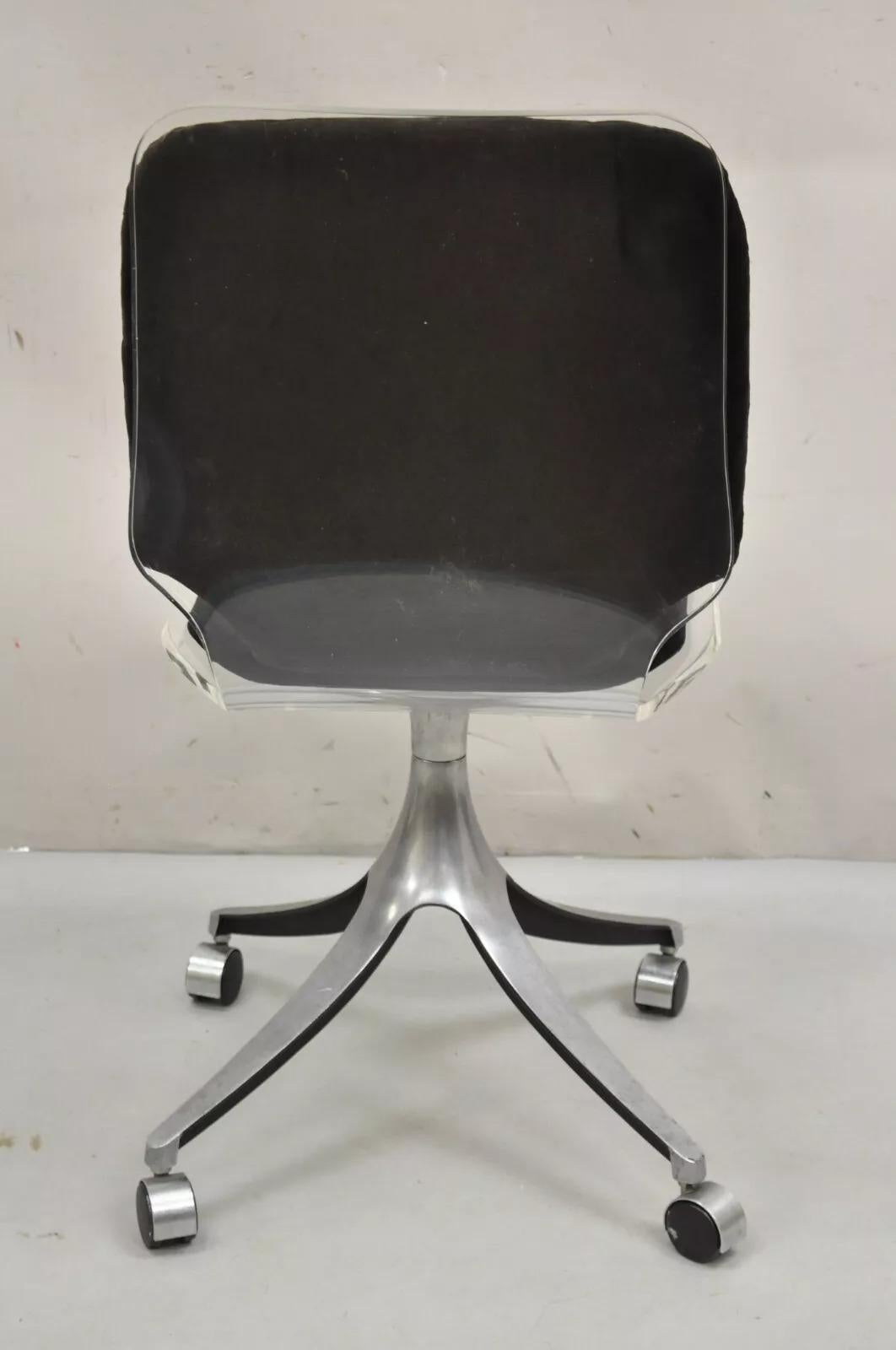 Sedia da scrivania girevole con base a scacchiera in alluminio Clear Lucite Modern di metà secolo in vendita 4