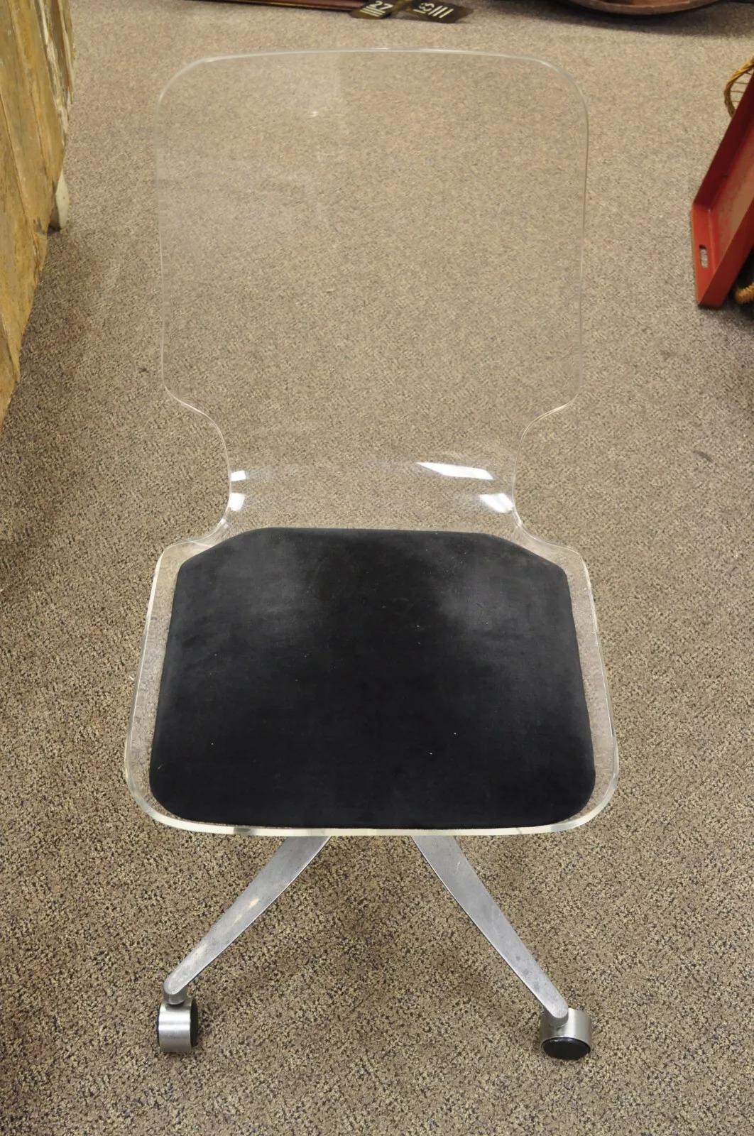 Sconosciuto Sedia da scrivania girevole con base a scacchiera in alluminio Clear Lucite Modern di metà secolo in vendita