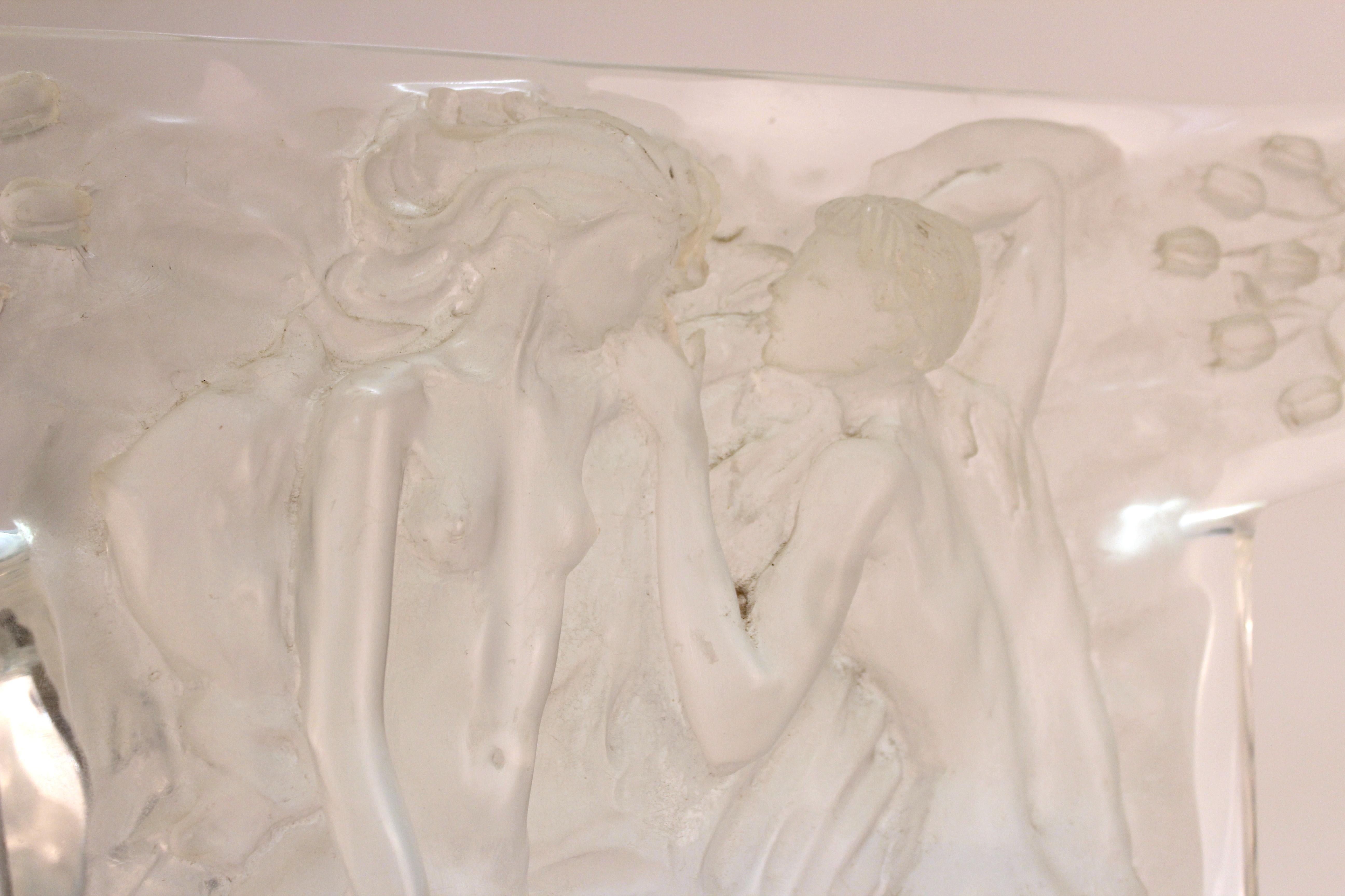 Mid-Century Modern Clear Lucite Lovers Relief Sculpture In Good Condition In New York, NY