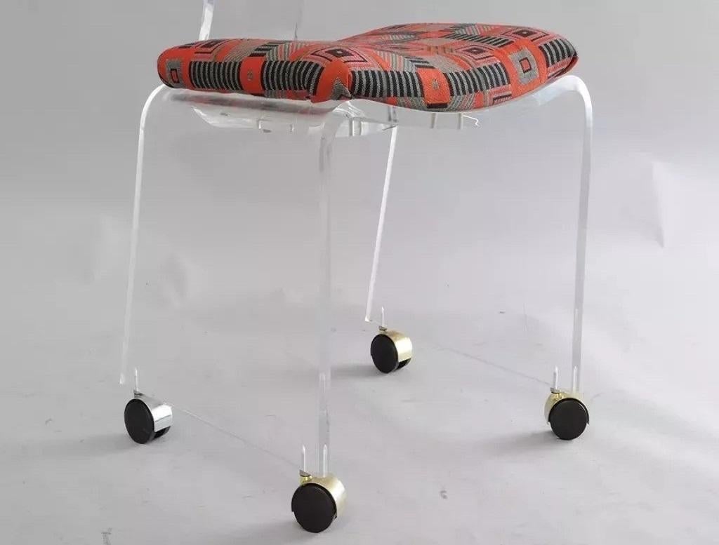 Unknown Mid Century Modern Clear Lucite Round Back Waterfall Vanity Side Chair by Hill For Sale