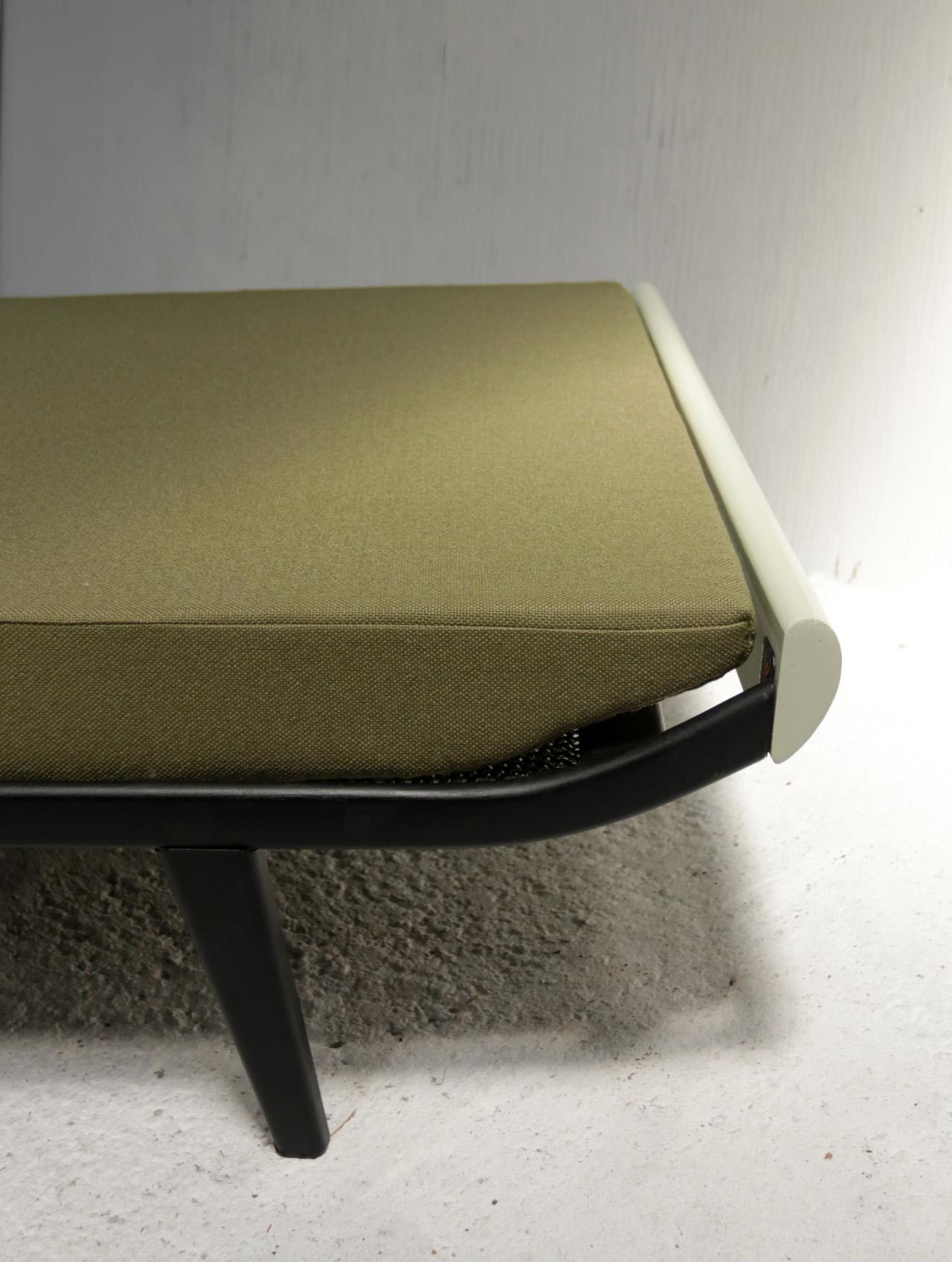 Mid-20th Century Mid-Century Modern Cleopatra Daybed Olive green by Dick Cordemeijer, 1953