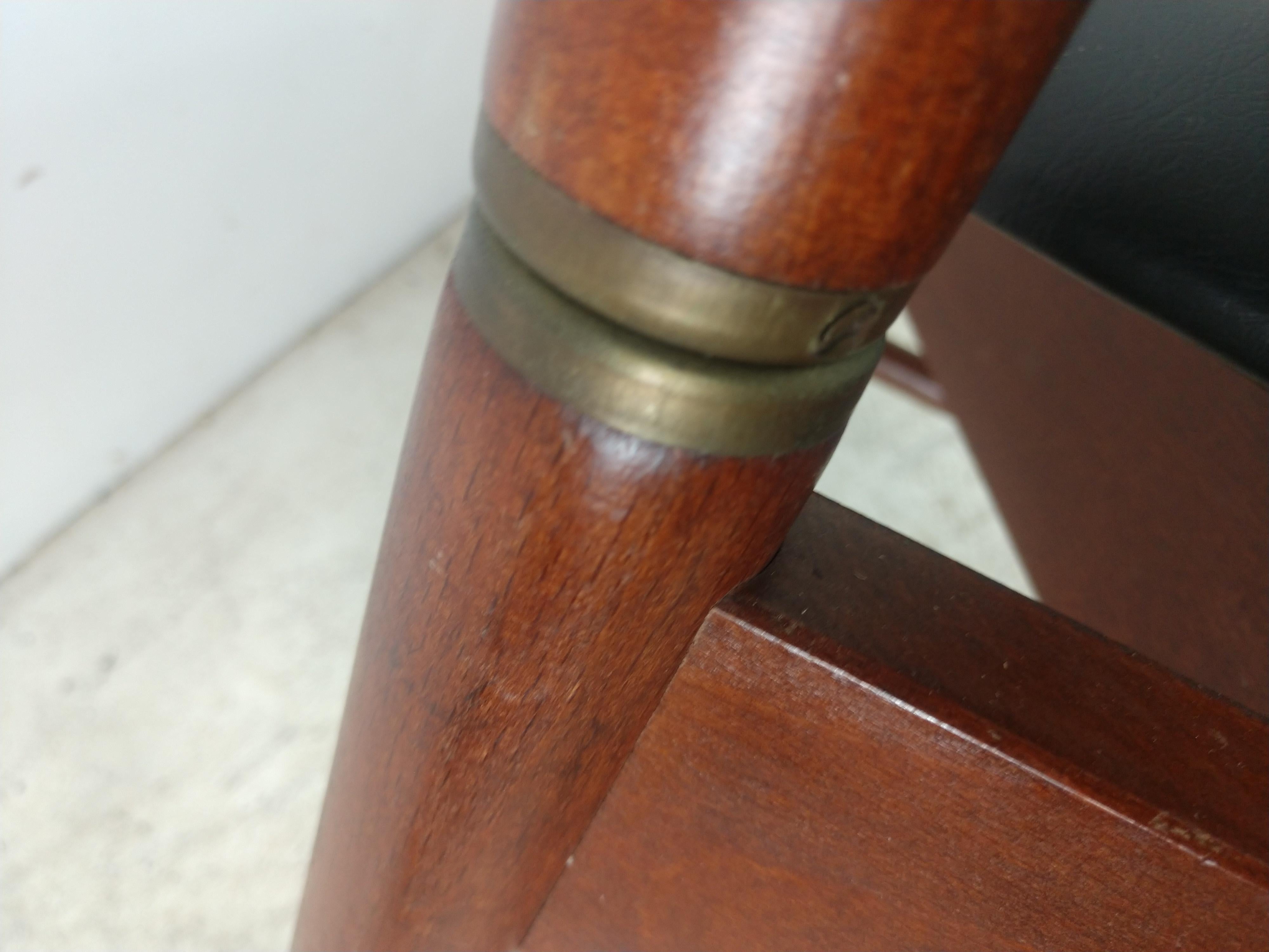 Fabulous expandable from 44.5 down to 34. Seat lifts for storage. In excellent vintage condition with minimal wear. Seat measure: Height is 17. Stamped made in Italy. This item can be parcel posted.