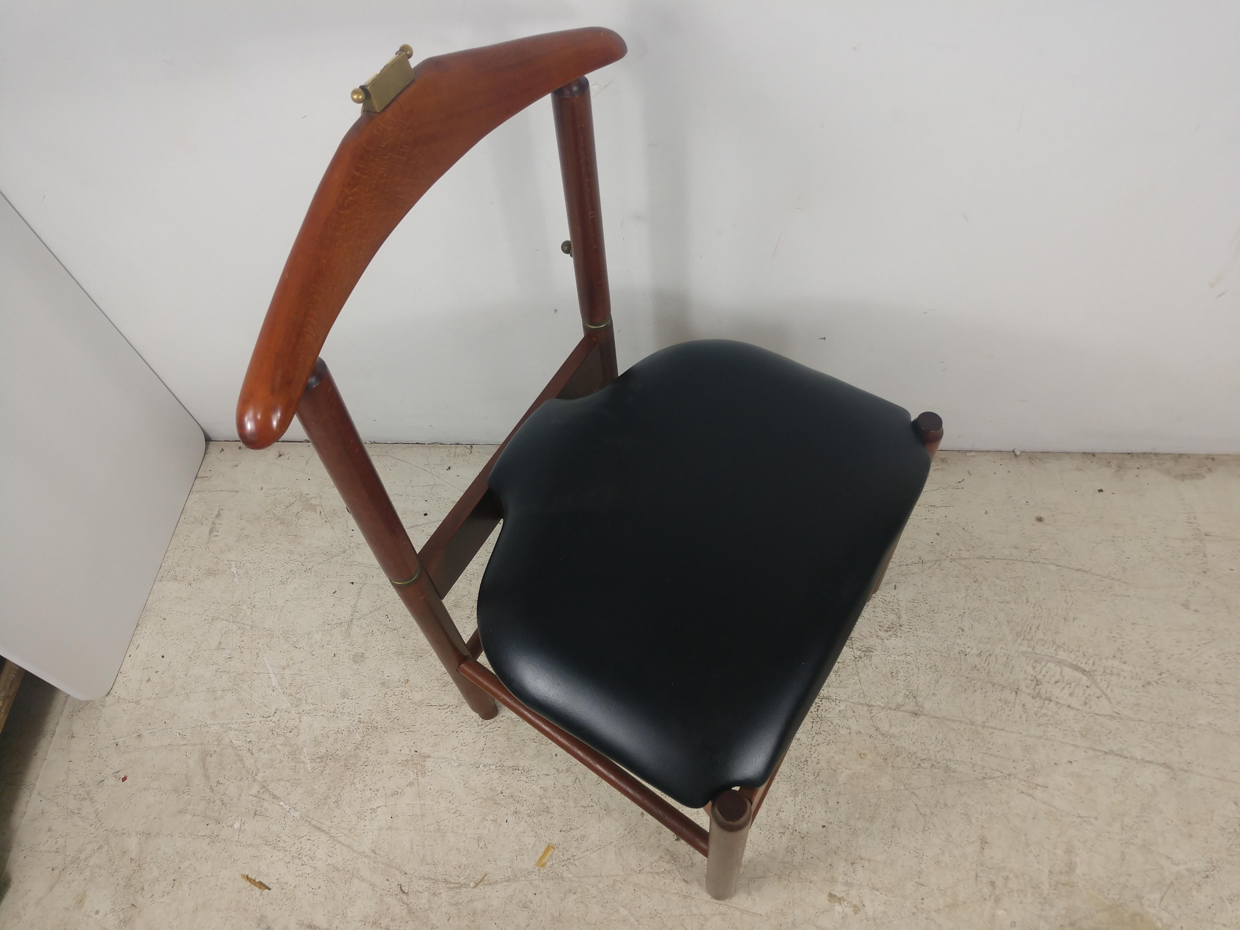 Lacquered Mid-Century Modern Clothes Valet by Fratelli Regiutti