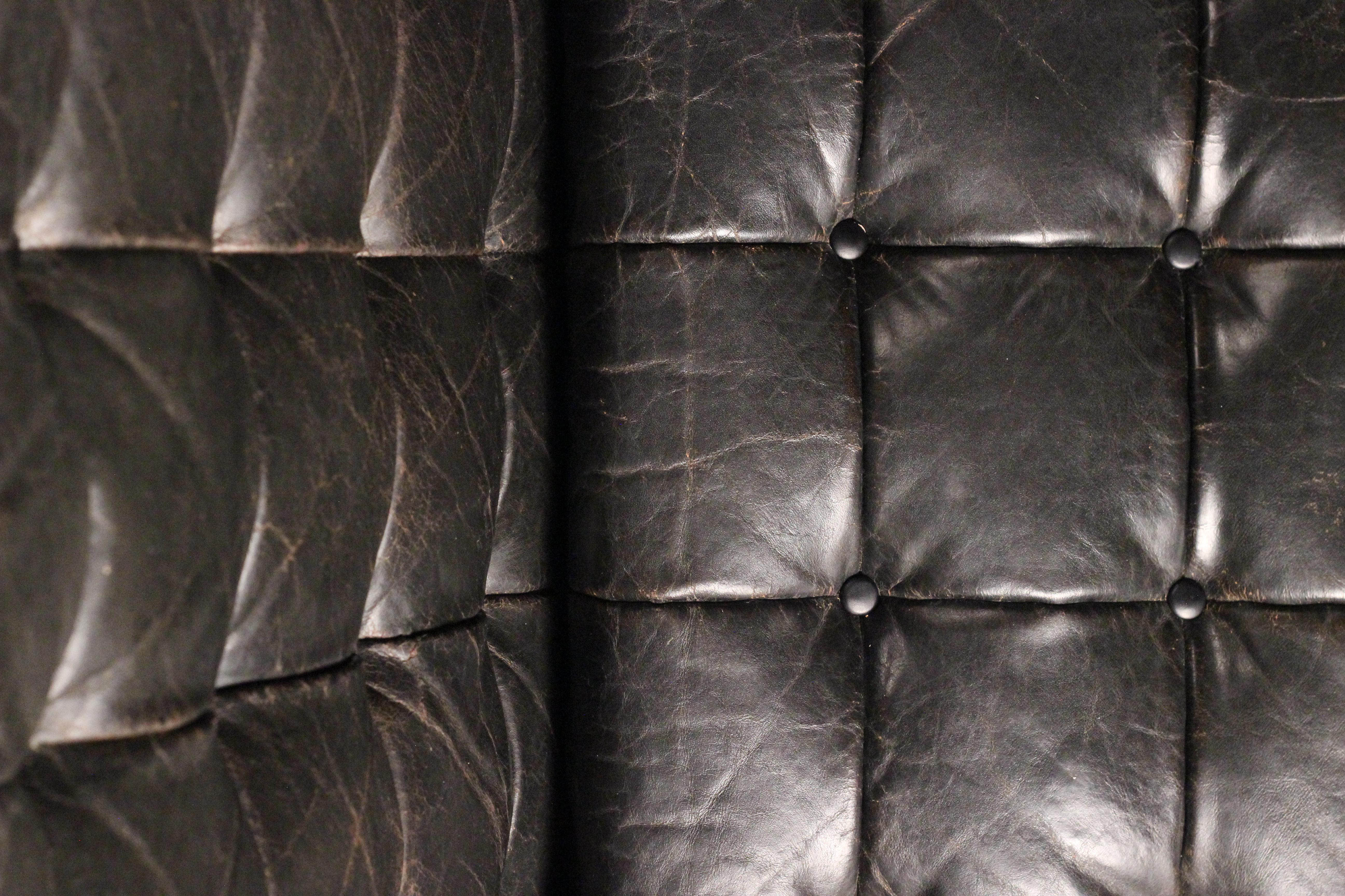 Mid-Century Modern Club armchair in Leather by British Designer Robin Day 7