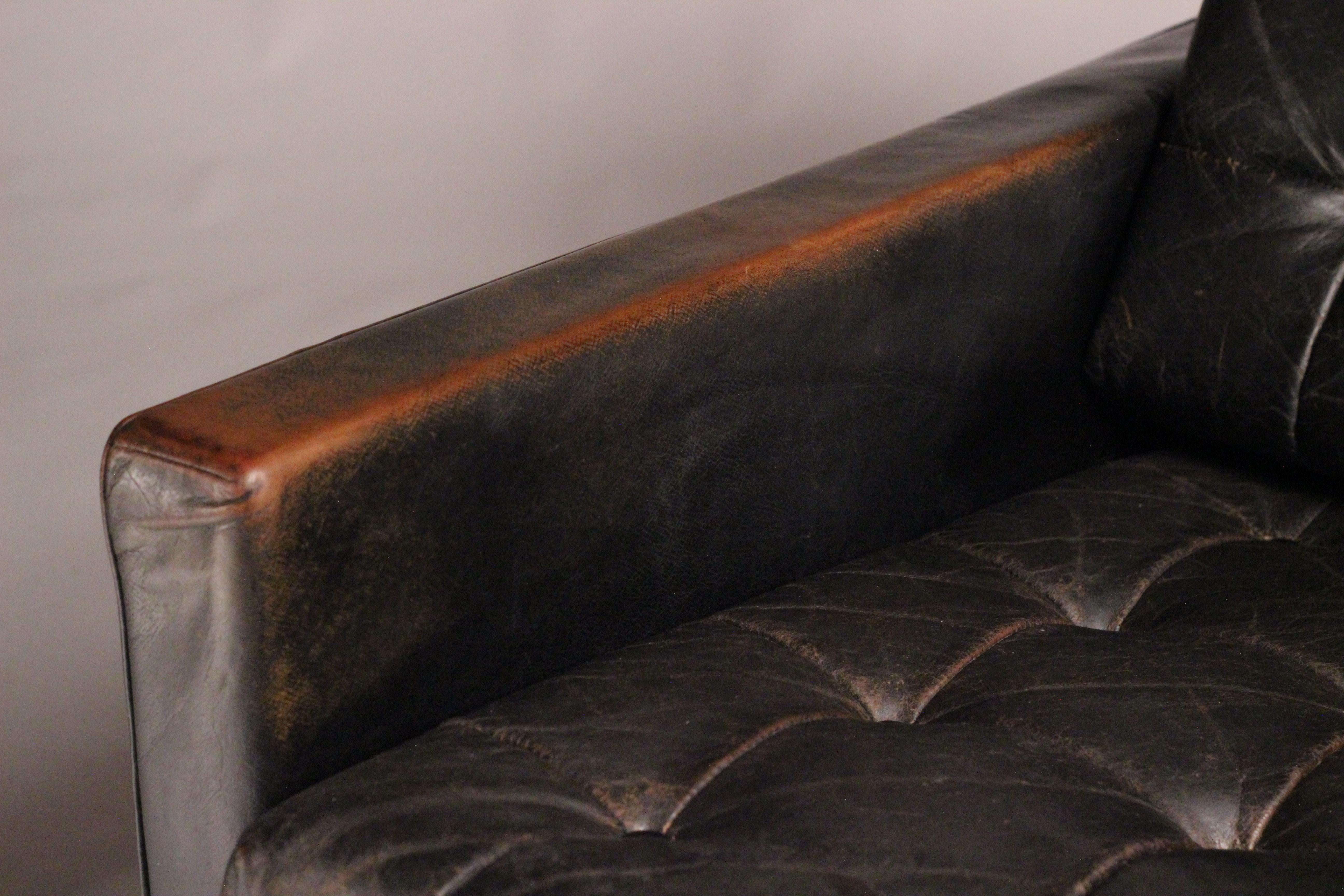 Mid-Century Modern Club armchair in Leather by British Designer Robin Day 8