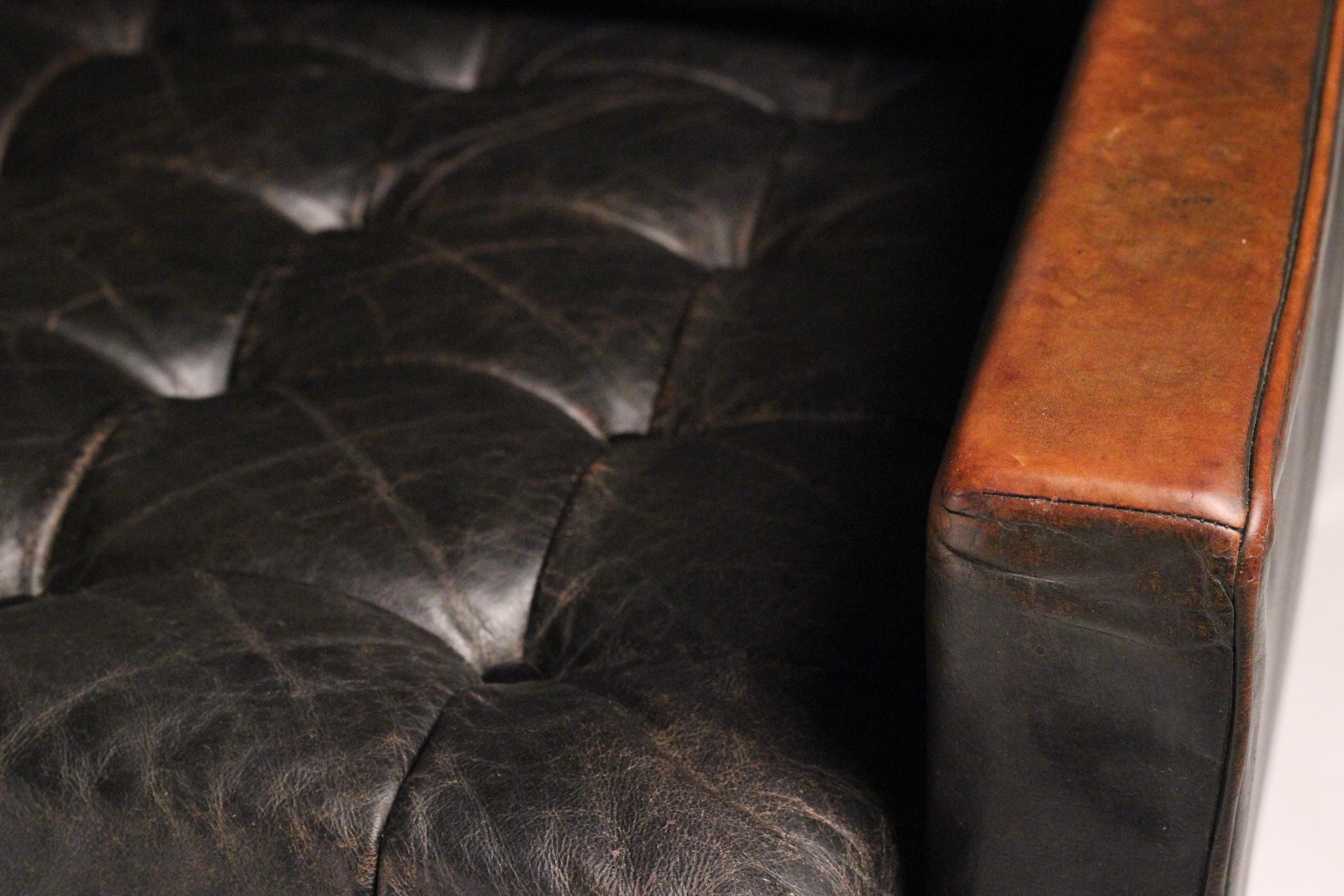Mid-Century Modern Club armchair in Leather by British Designer Robin Day 9