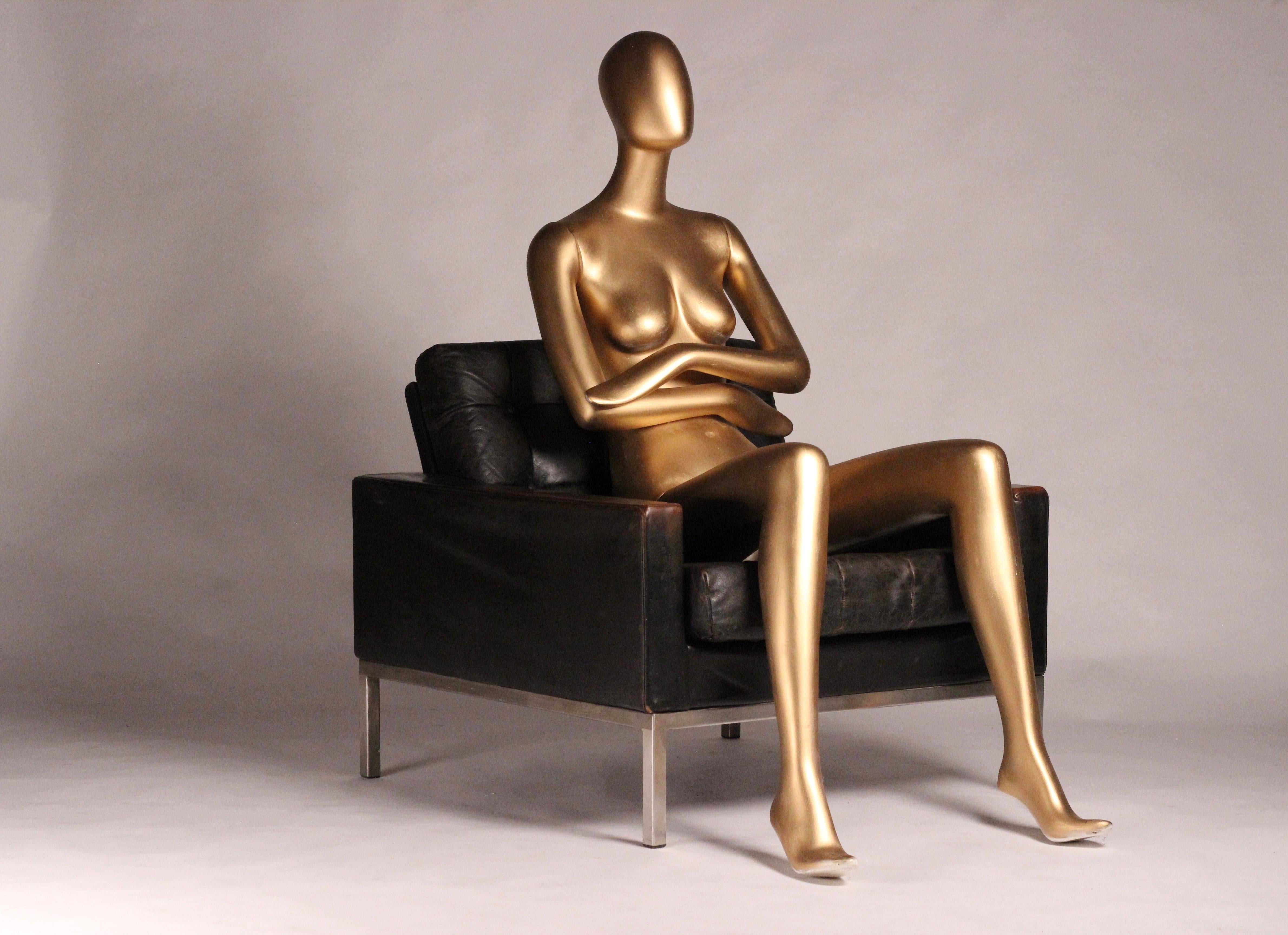 Mid-Century Modern Club armchair in Leather by British Designer Robin Day 14