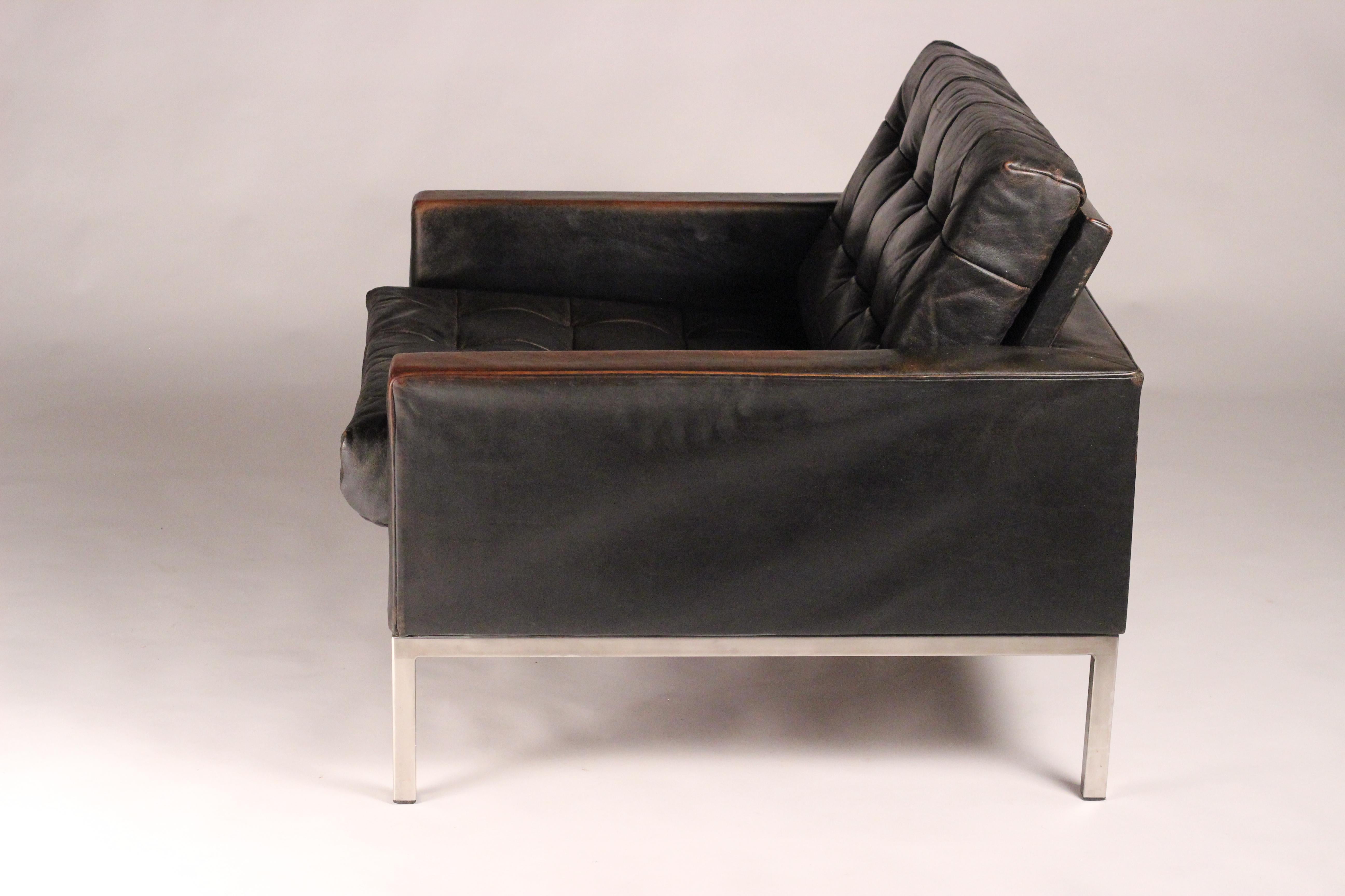 Mid-20th Century Mid-Century Modern Club armchair in Leather by British Designer Robin Day