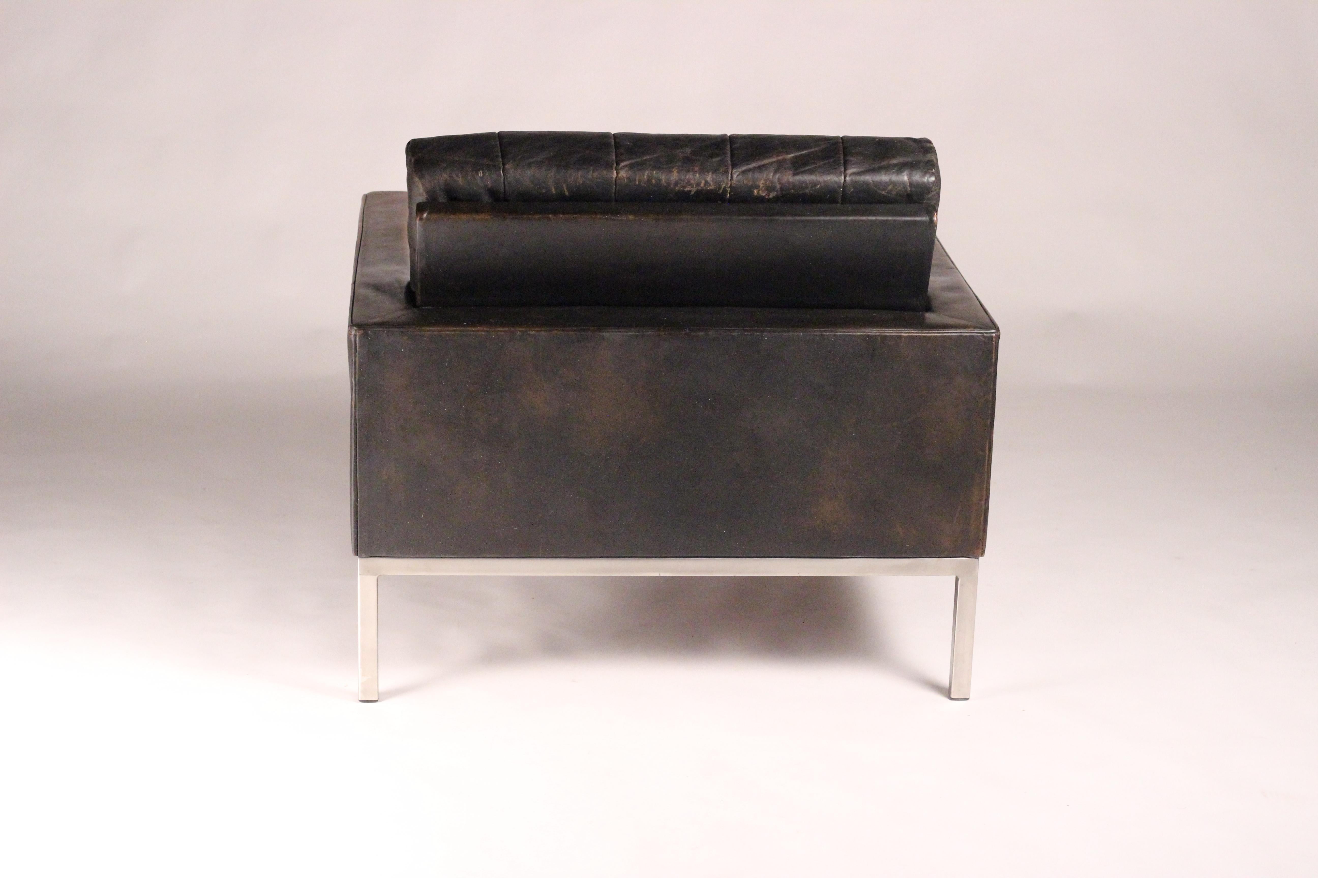 Mid-Century Modern Club armchair in Leather by British Designer Robin Day 1