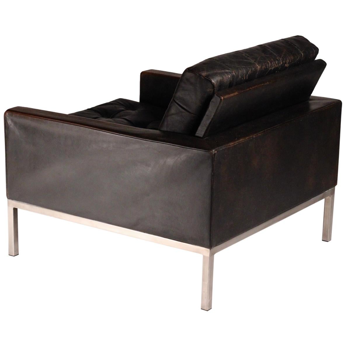 Mid-Century Modern Club armchair in Leather by British Designer Robin Day