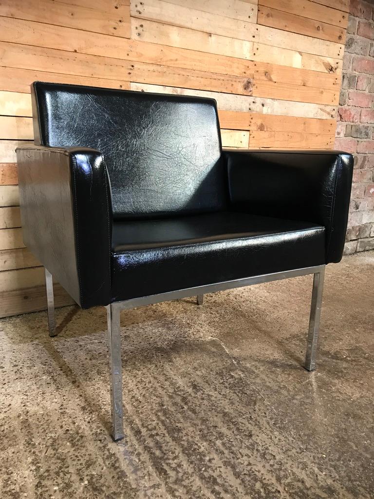 Mid-Century Modern Club Armchair in the Style of British Designer Robin Day In Good Condition For Sale In Markington, GB