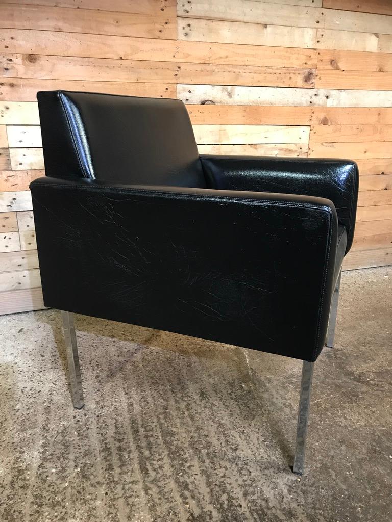 20th Century Mid-Century Modern Club Armchair in the Style of British Designer Robin Day For Sale