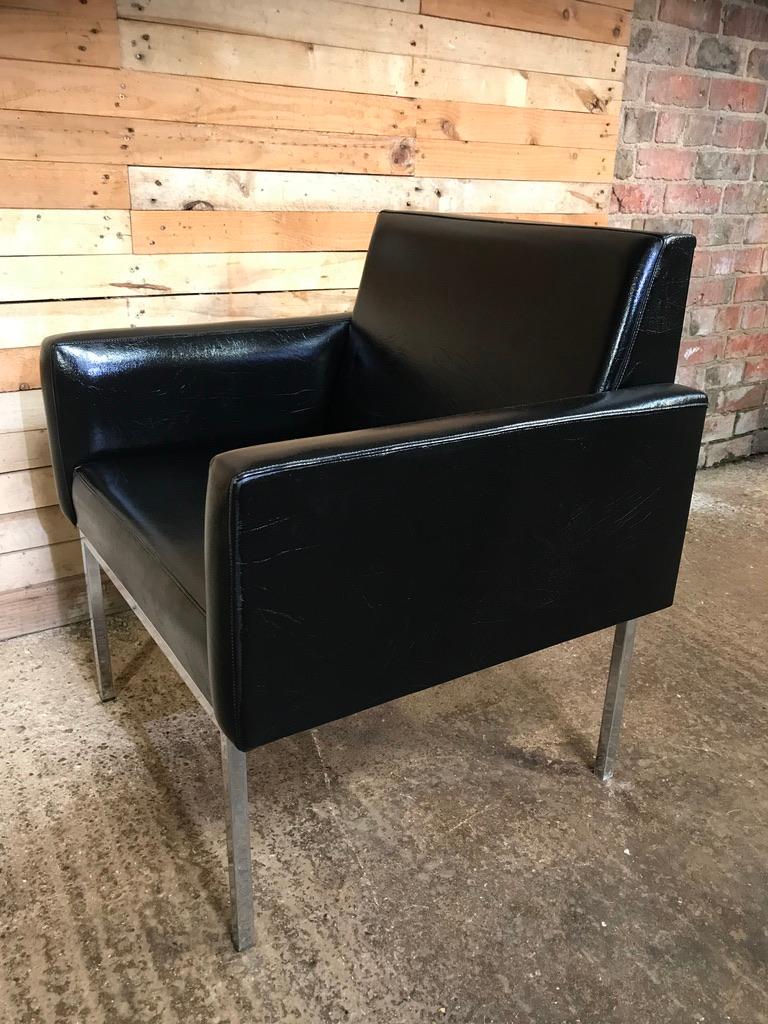 Mid-Century Modern Club Armchair in the Style of British Designer Robin Day For Sale 3