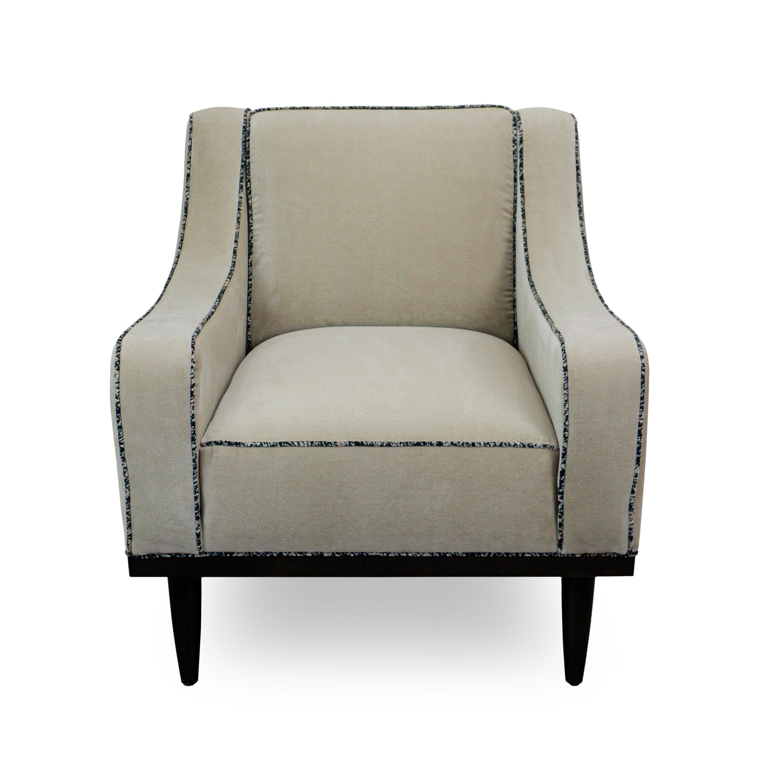Moderner Clubsessel aus der Jahrhundertmitte mit beigem Samt und karbongebeizten Beinen, Custom NA im Zustand „Neu“ im Angebot in Greenwich, CT