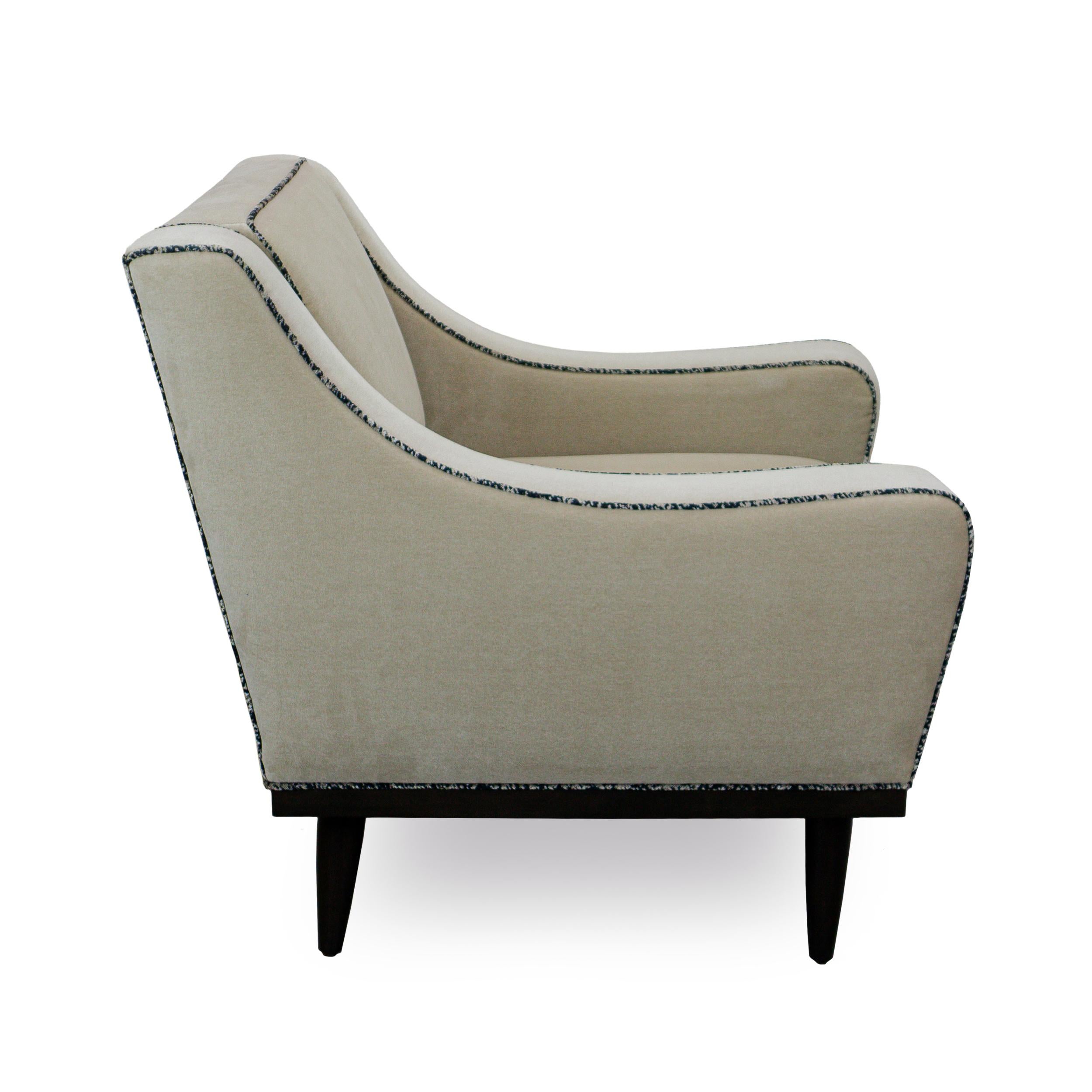 Moderner Clubsessel aus der Jahrhundertmitte mit beigem Samt und karbongebeizten Beinen, Custom NA im Angebot 2