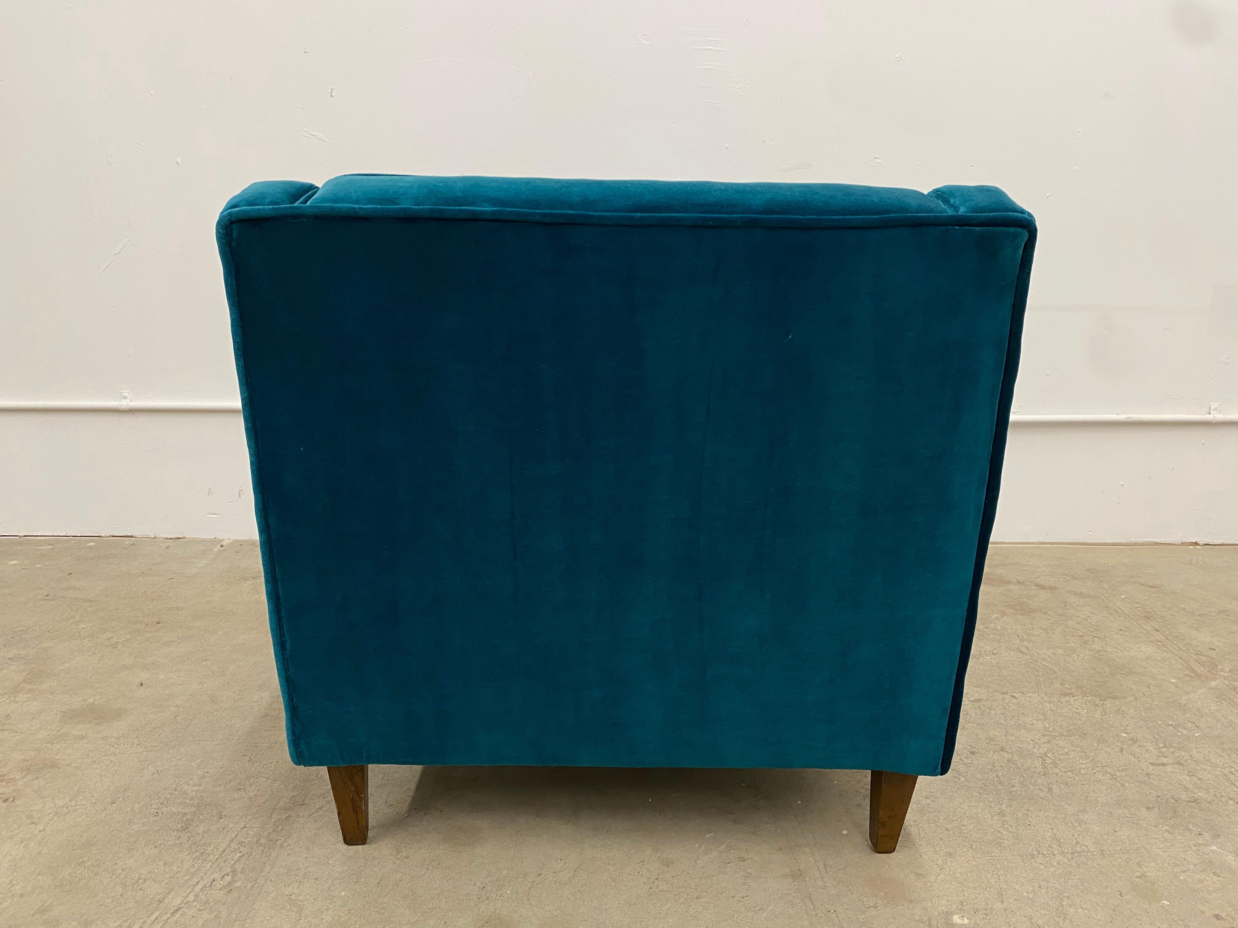 Mid Century Modern Club Chair In Green Velvet In Good Condition For Sale In Alhambra, CA