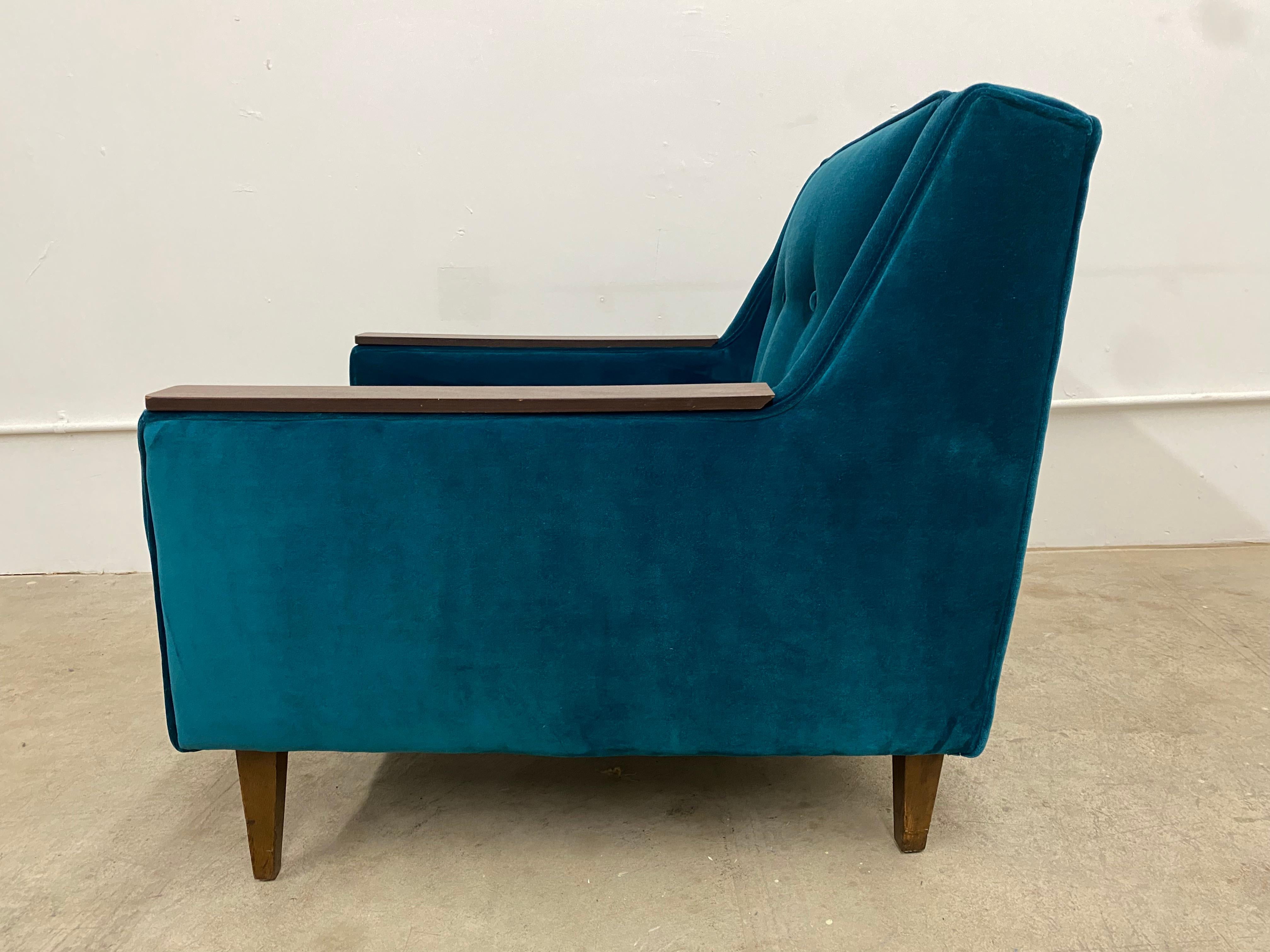 20th Century Mid Century Modern Club Chair In Green Velvet For Sale