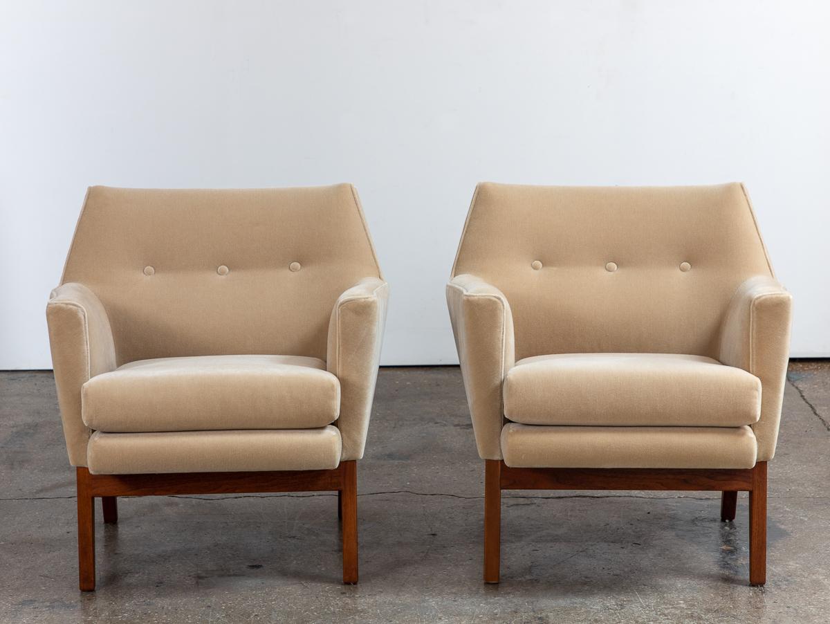 North American Mid Century Modern Club Chairs in Jens Risom Style in Knoll Velvet For Sale