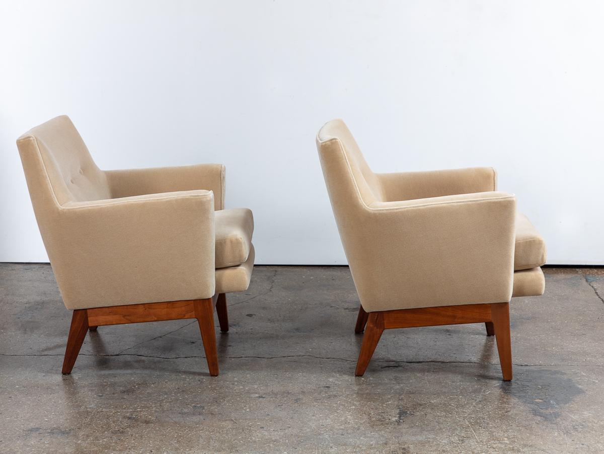 20th Century Mid Century Modern Club Chairs in Jens Risom Style in Knoll Velvet For Sale