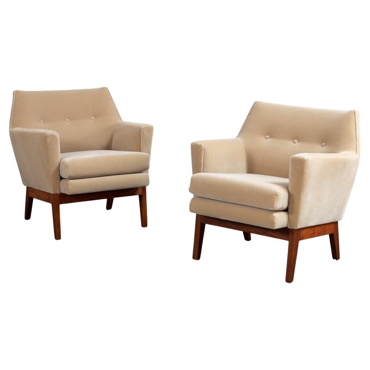 Mid Century Modern Club Chairs in Jens Risom Style in Knoll Velvet For Sale