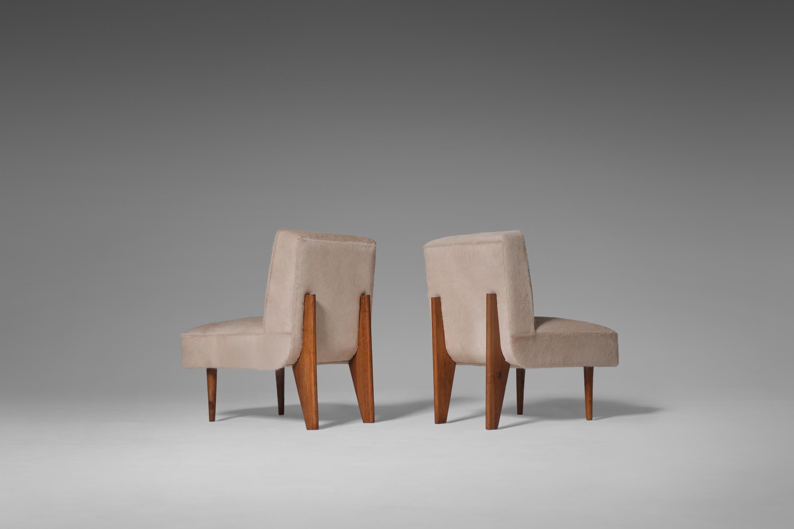 Mid-Century Modern Club Chairs in Pony Hide and Walnut 4