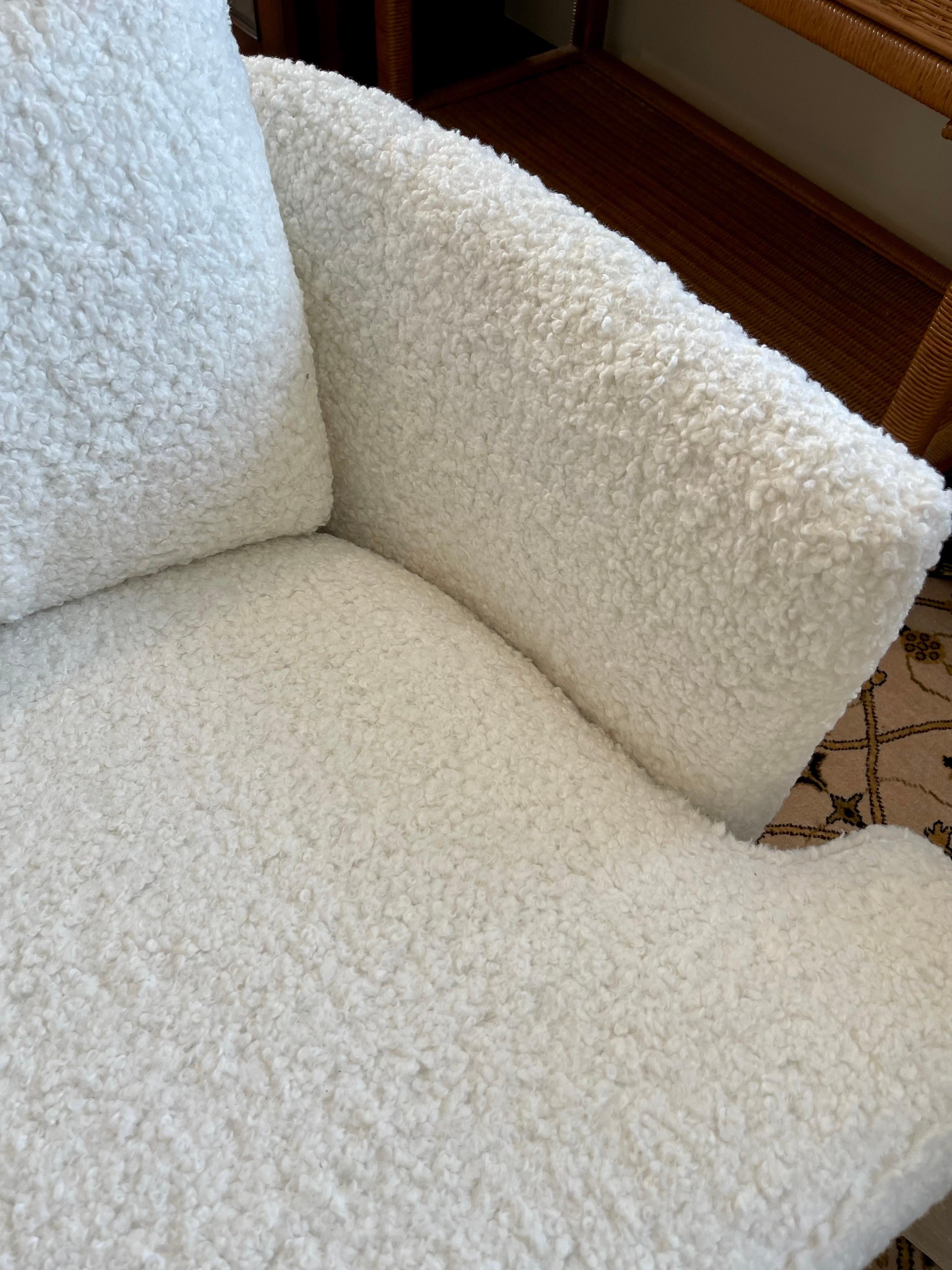 Mid-Century Modern Club Chair Newly Upholstered in Cream Boucle Fabric In Good Condition In West Hartford, CT