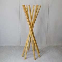 Perchero moderno de mediados de siglo de Zanotta, madera de arce, Italia, 1974