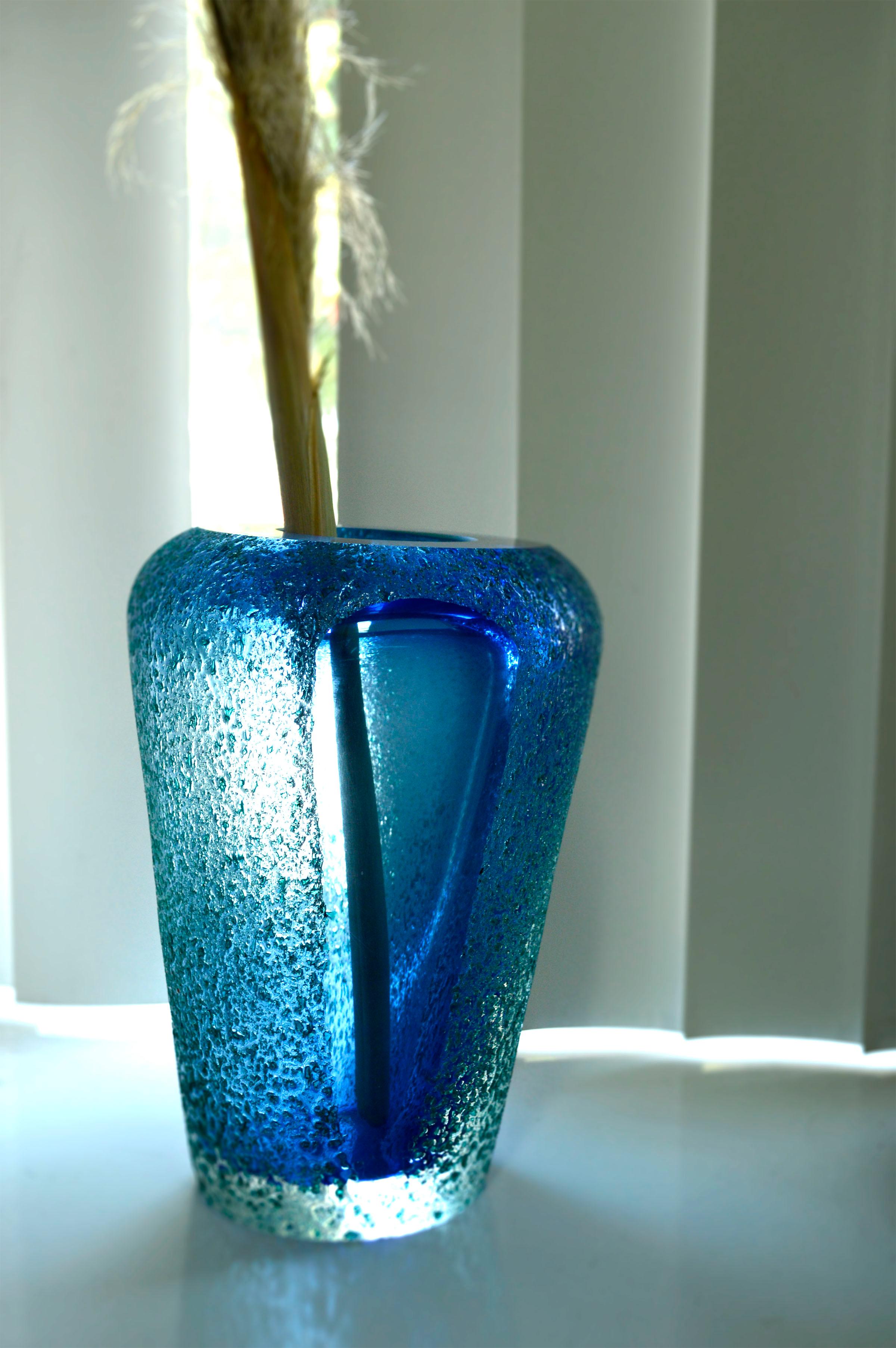 Mid-Century Modern Alessando Mandruzzato Murano Sommerso Textured Glass Vase  1