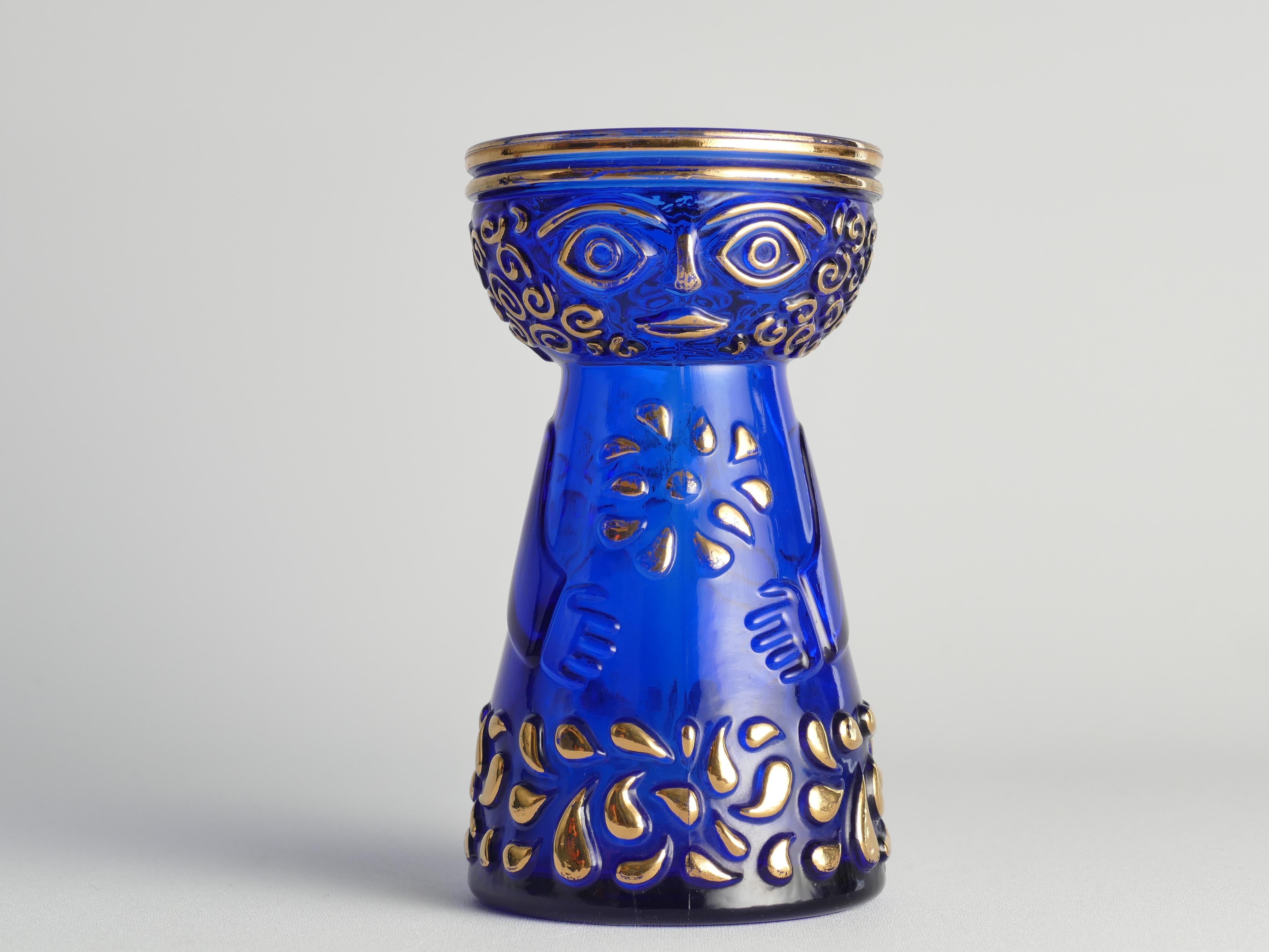 Scandinave moderne Vase Hyacinth moderne du milieu du siècle dernier en verre bleu cobalt et or par Walther Glas en vente