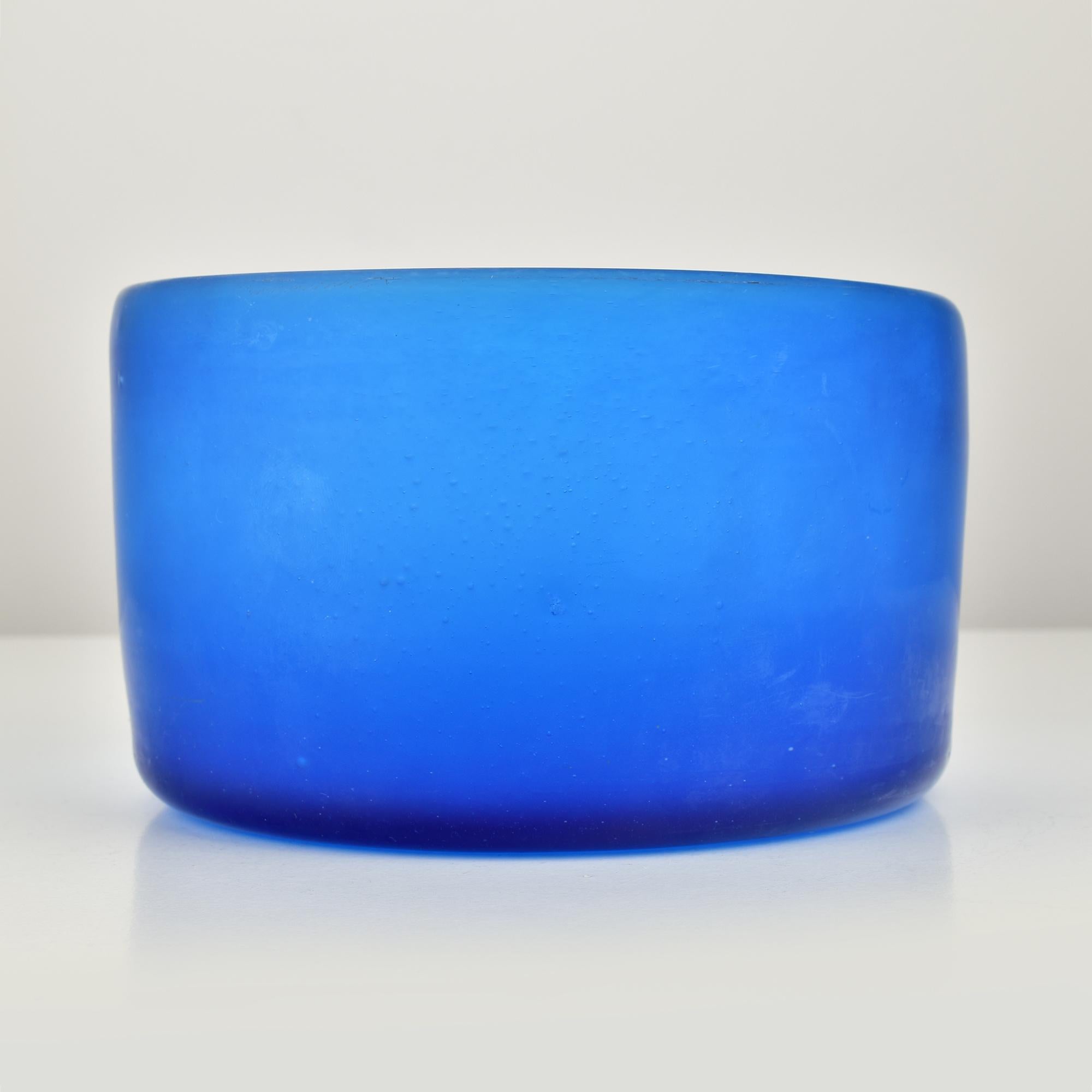 This striking mid-century cobalt blue scavo glass bowl was crafted by Cenedese, Italy. Renowned for its unique frosted surface and vivid coloration, this piece embodies the timeless elegance of Italian glass artistry. The scavo technique, which