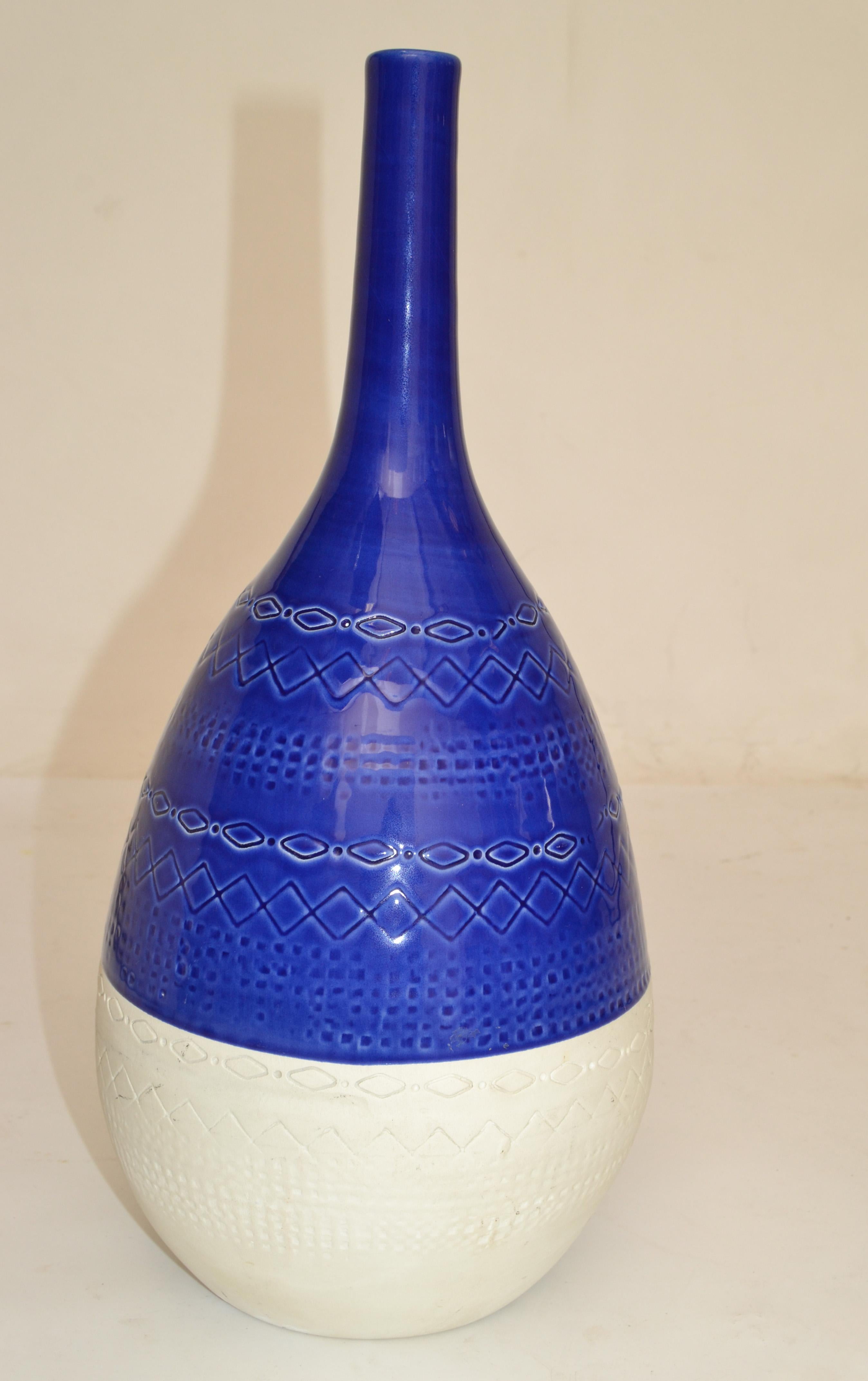 Mid-Century Modern Cobalt Blue & White Bitossi Style Ceramic Tadinate Vase Italy For Sale 4