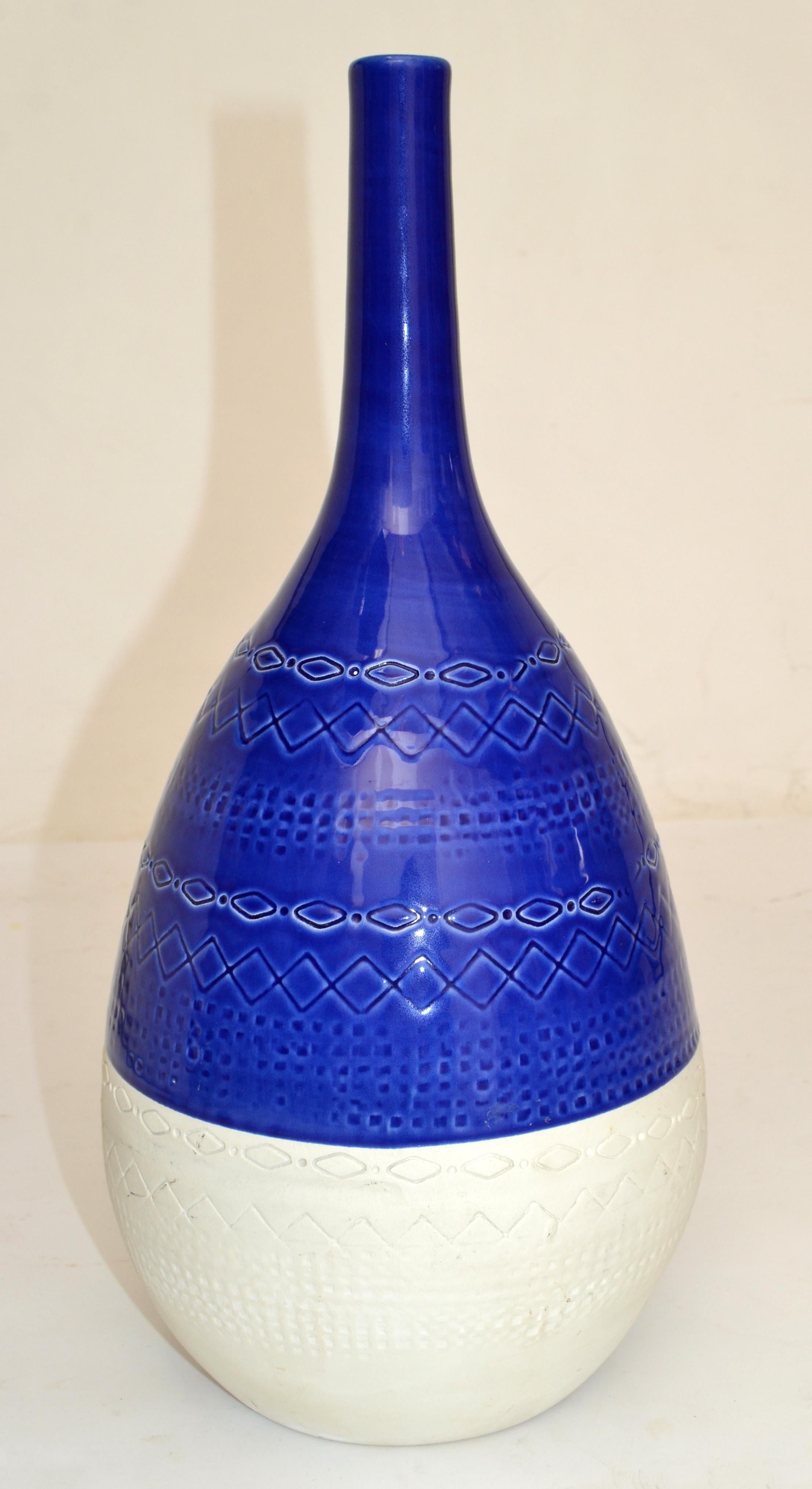 Moderne kobaltblaue und weiße Bitossi-Keramikvase im Bitossi-Stil aus der Mitte des Jahrhunderts, Italien (Glasiert) im Angebot