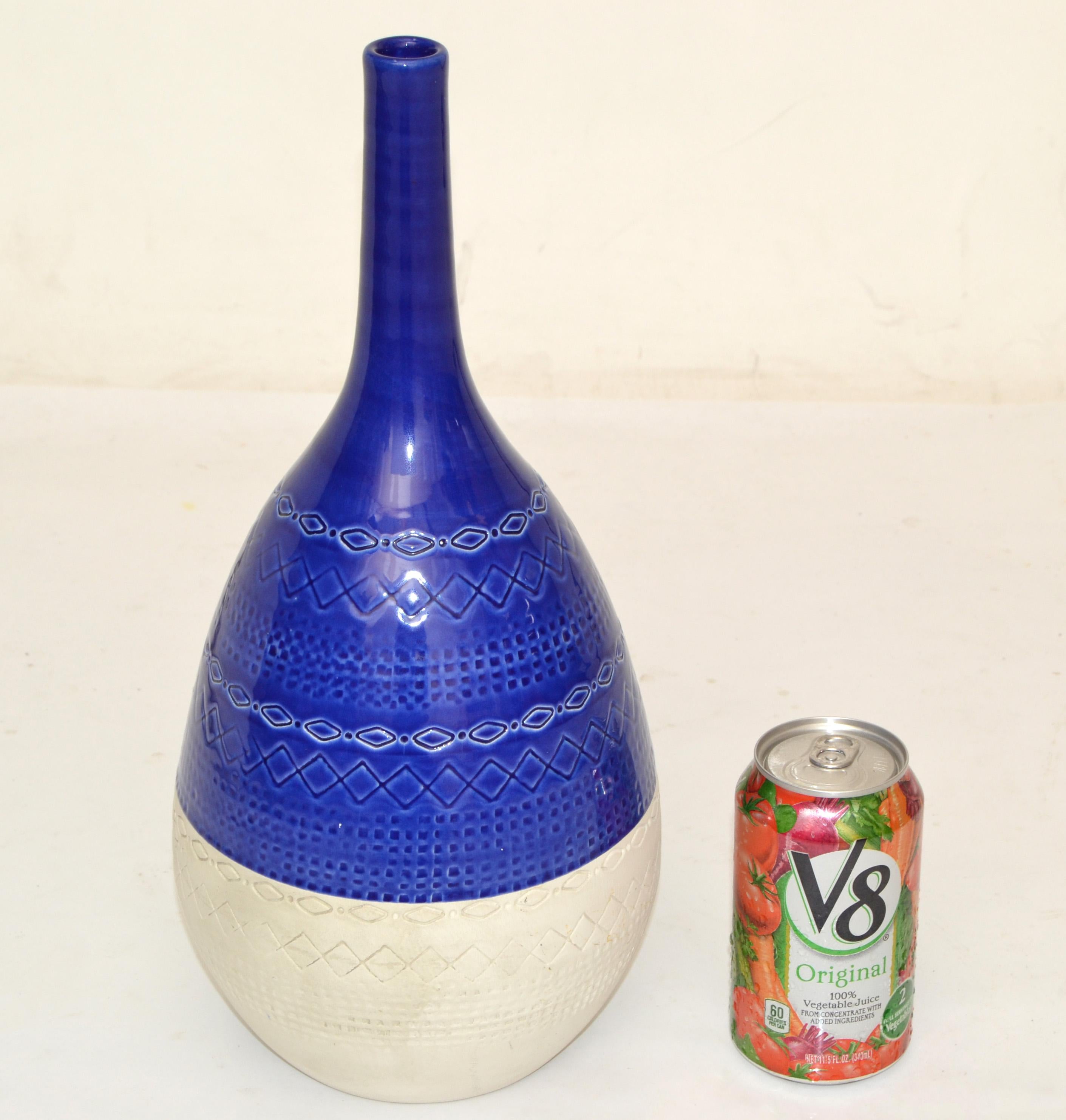 Italian Mid-Century Modern Cobalt Blue & White Bitossi Style Ceramic Tadinate Vase Italy For Sale
