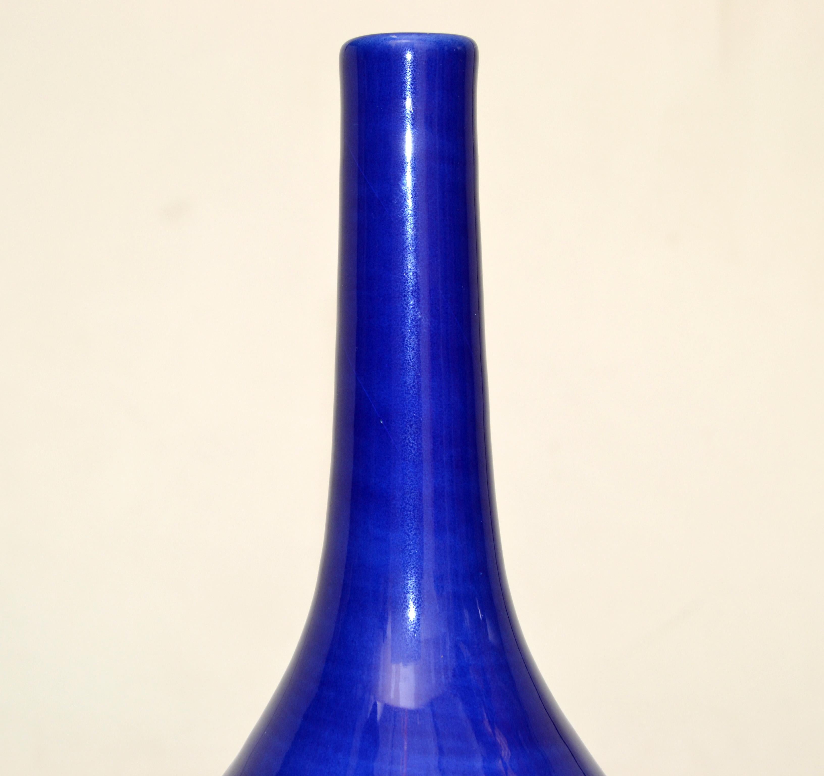 Mid-Century Modern Cobalt Blue & White Bitossi Style Ceramic Tadinate Vase Italy In Good Condition For Sale In Miami, FL